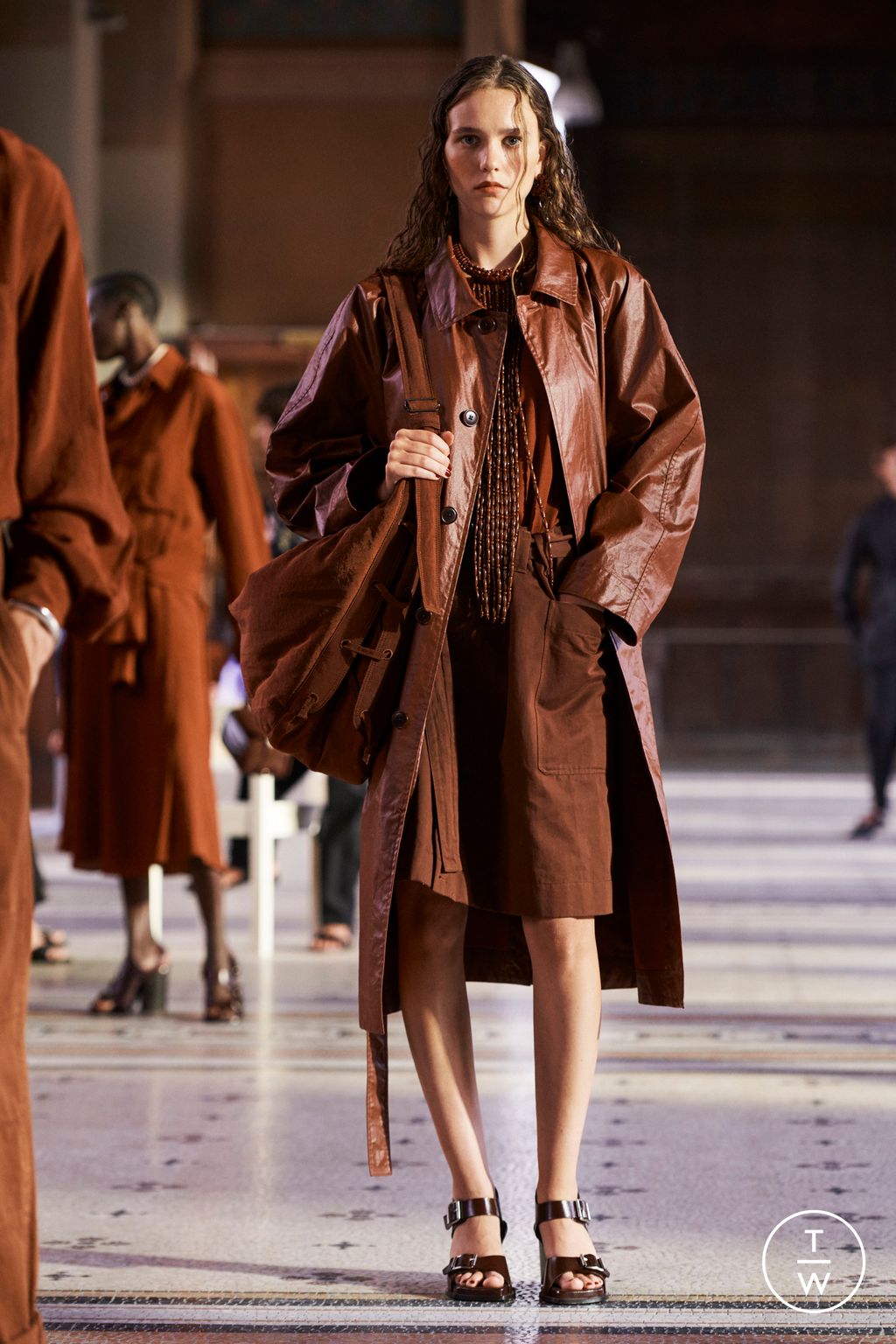Fashion Week Paris Spring/Summer 2023 look 26 from the Lemaire collection 男装