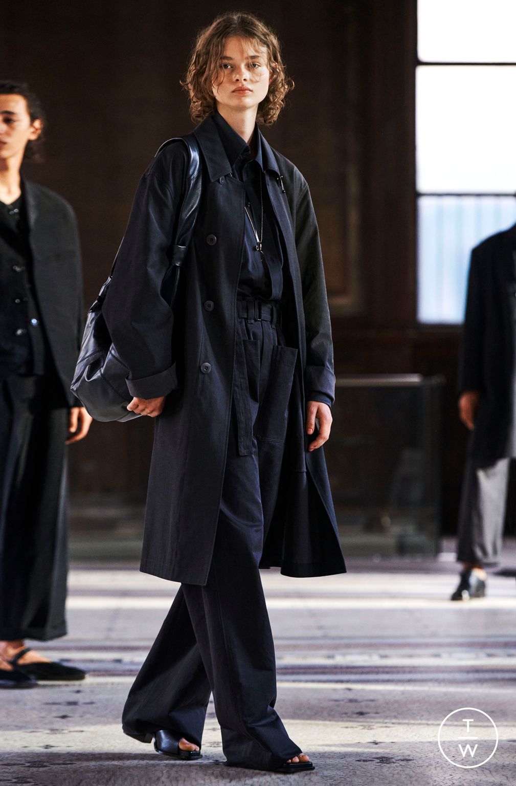 Fashion Week Paris Spring/Summer 2023 look 32 from the Lemaire collection menswear