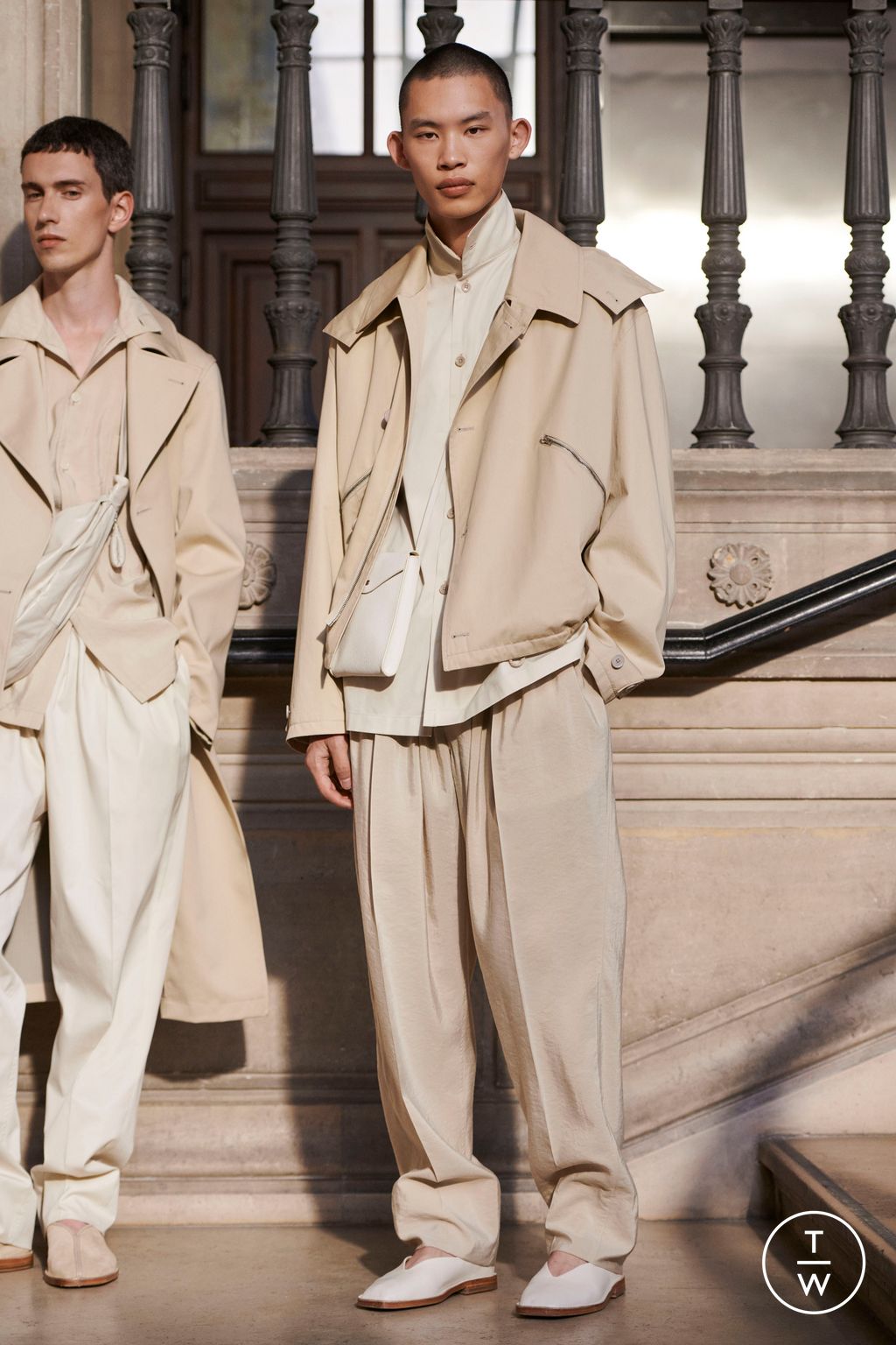 Fashion Week Paris Spring/Summer 2023 look 4 from the Lemaire collection 男装