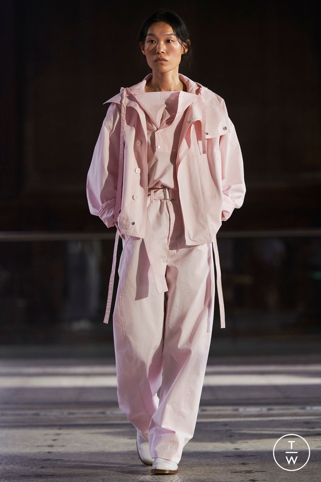 Fashion Week Paris Spring/Summer 2023 look 44 from the Lemaire collection 男装