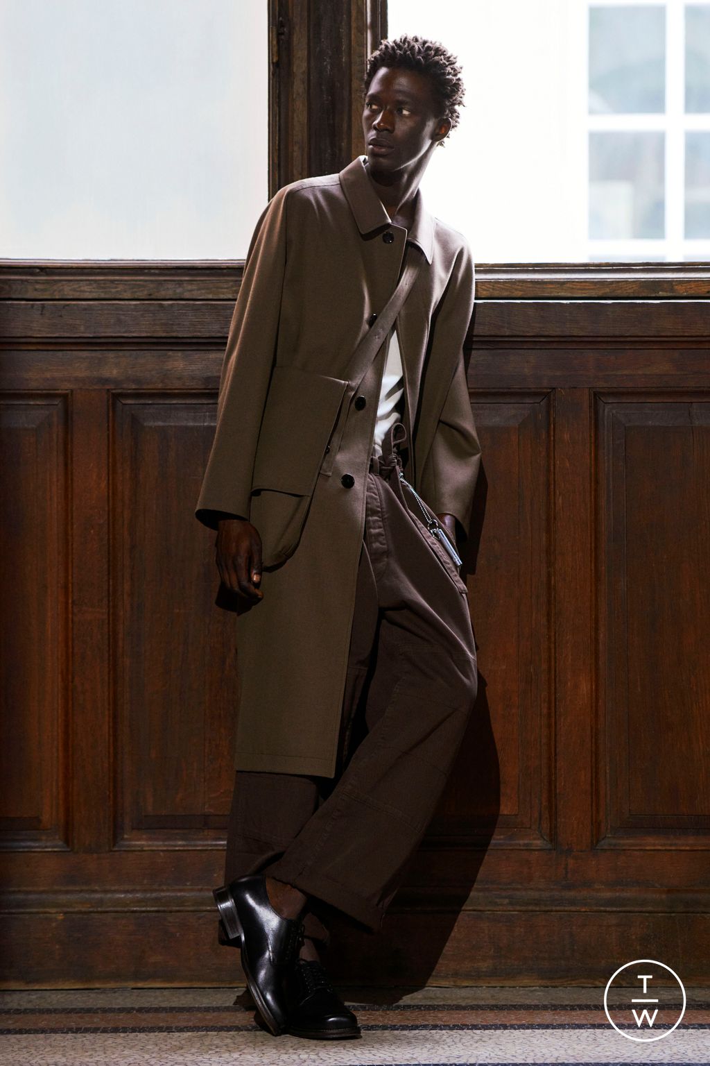 Fashion Week Paris Spring/Summer 2023 look 6 from the Lemaire collection 男装
