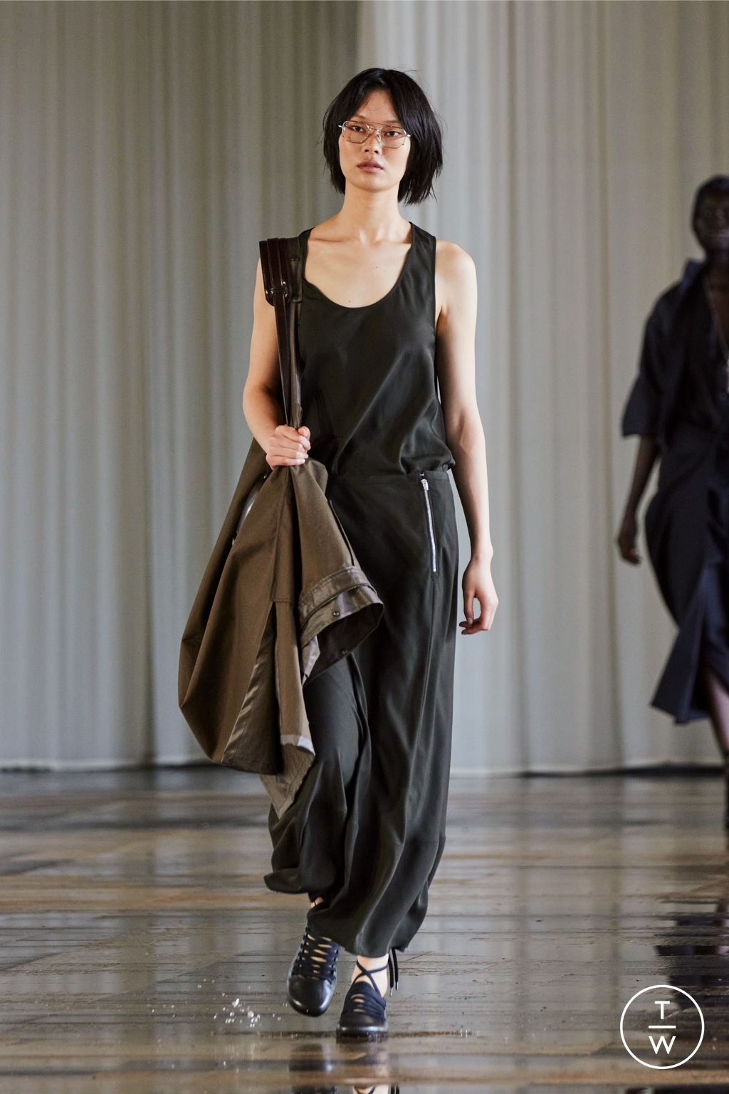 Fashion Week Paris Spring/Summer 2024 look 4 from the Lemaire collection menswear