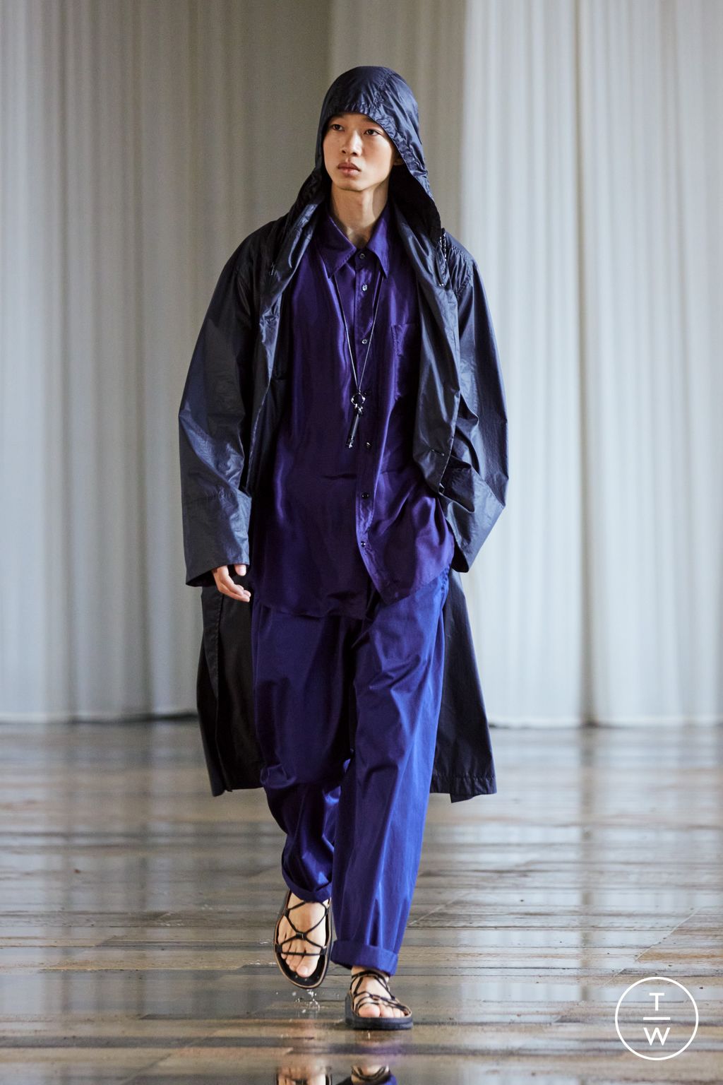 Fashion Week Paris Spring/Summer 2024 look 8 from the Lemaire collection menswear