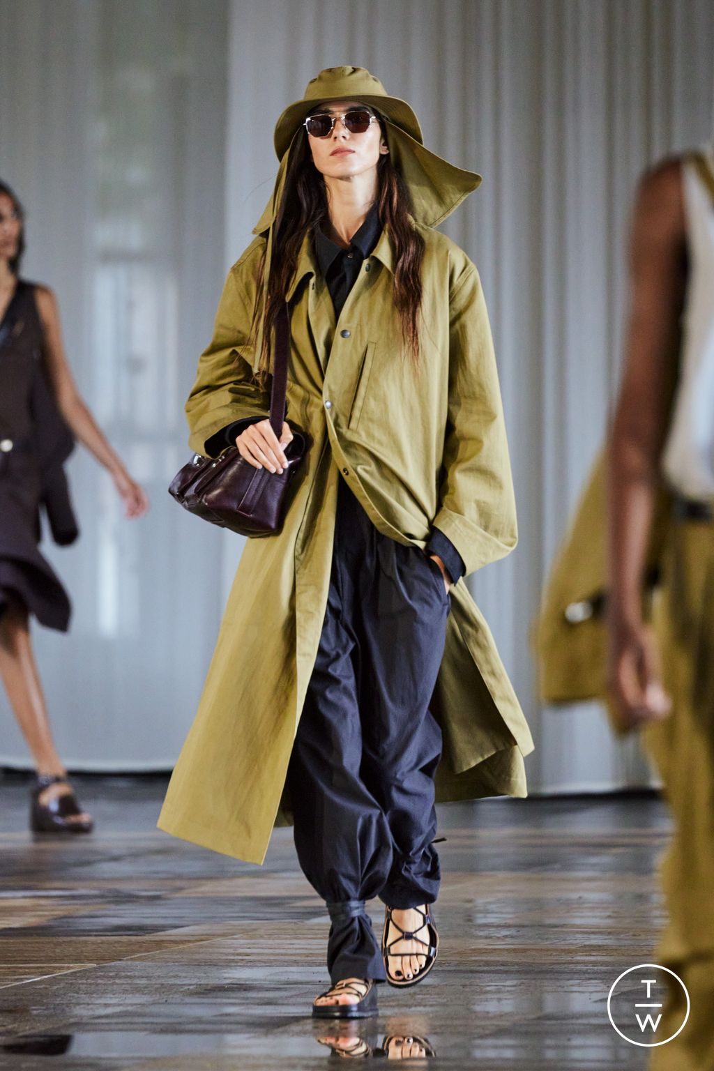 Fashion Week Paris Spring/Summer 2024 look 11 from the Lemaire collection 男装