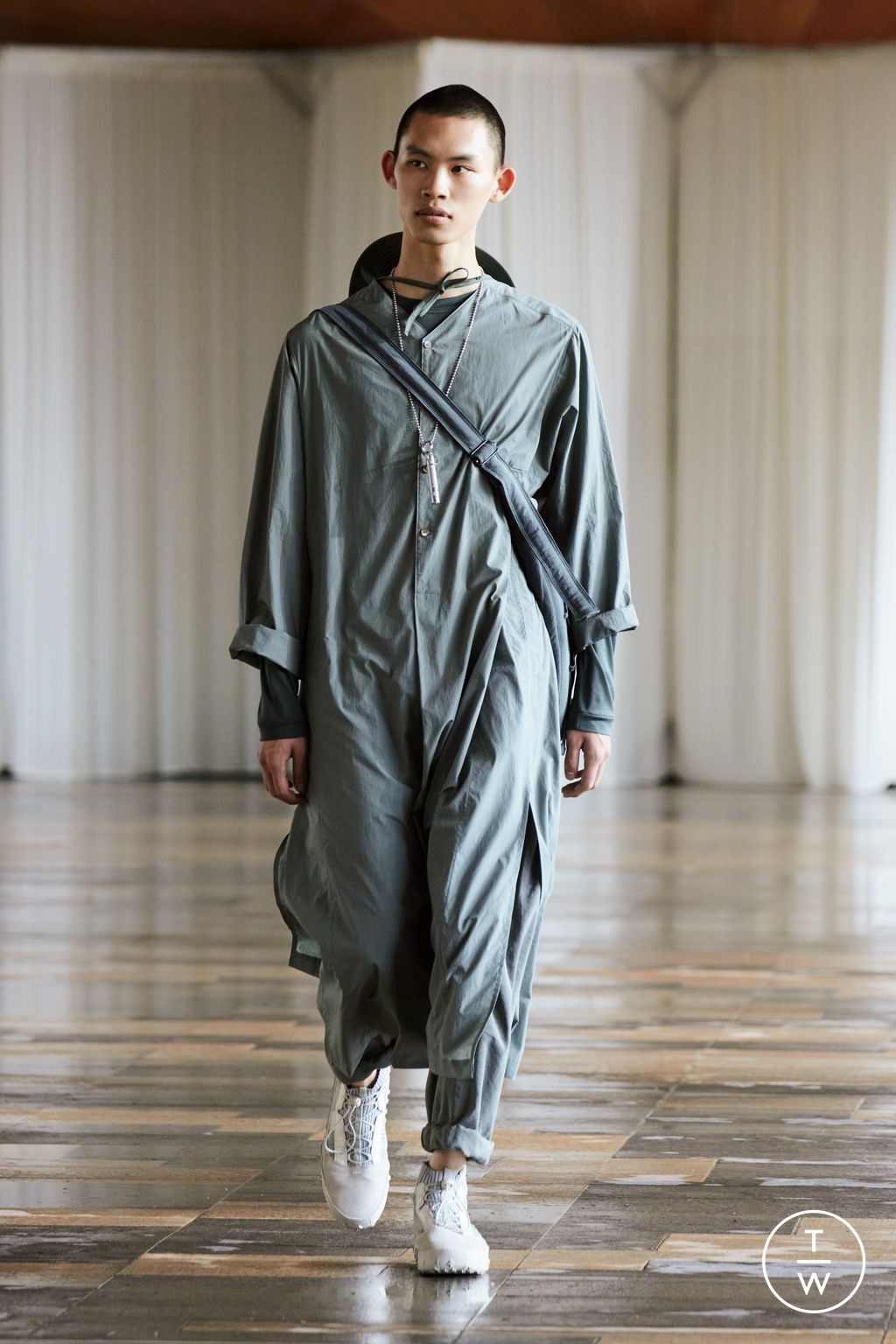 Fashion Week Paris Spring/Summer 2024 look 33 from the Lemaire collection menswear