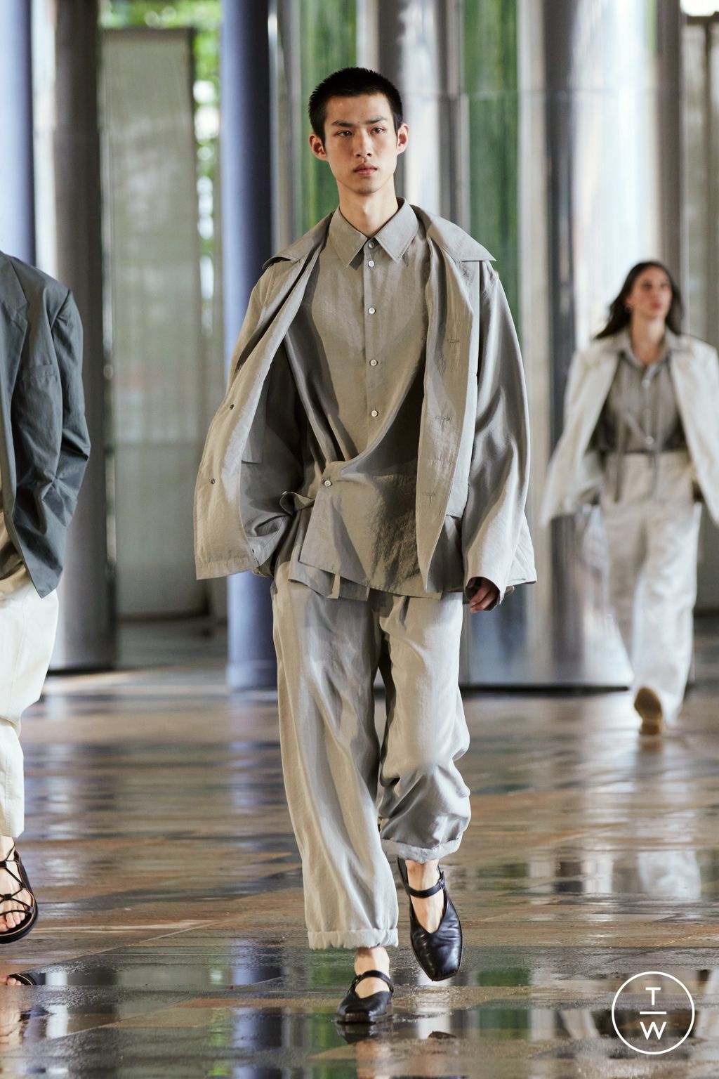 Fashion Week Paris Spring/Summer 2024 look 36 from the Lemaire collection menswear