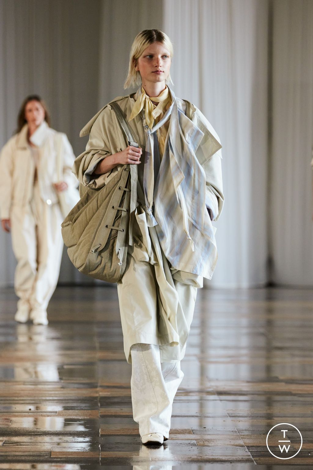 Fashion Week Paris Spring/Summer 2024 look 41 de la collection Lemaire menswear