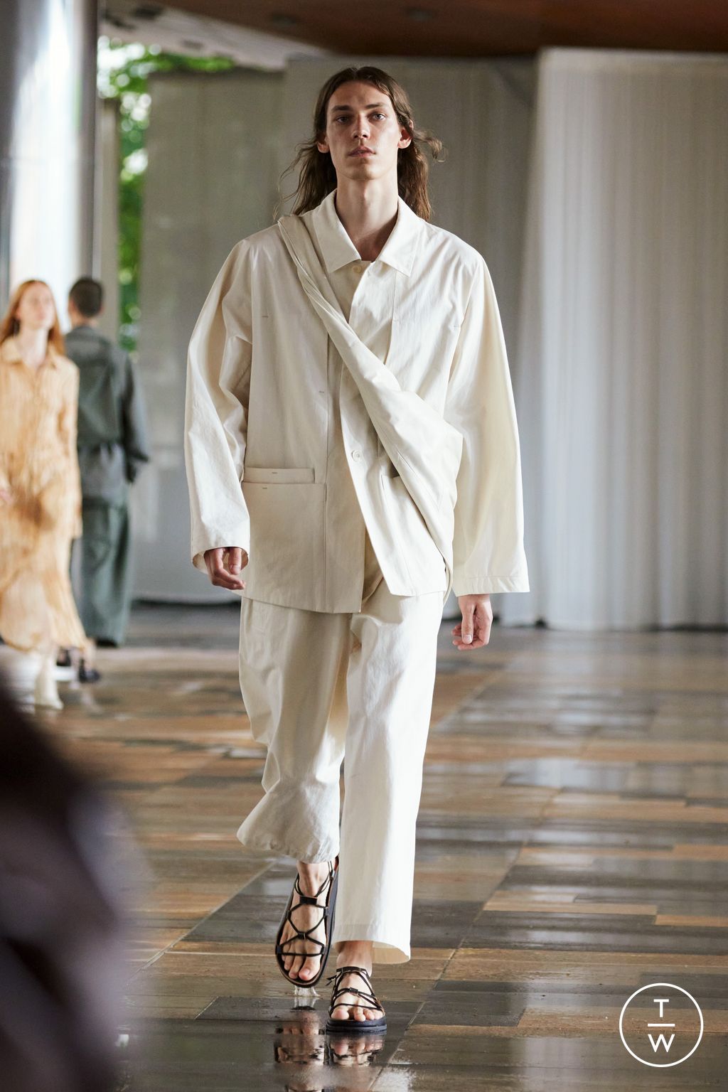 Fashion Week Paris Spring/Summer 2024 look 44 from the Lemaire collection menswear