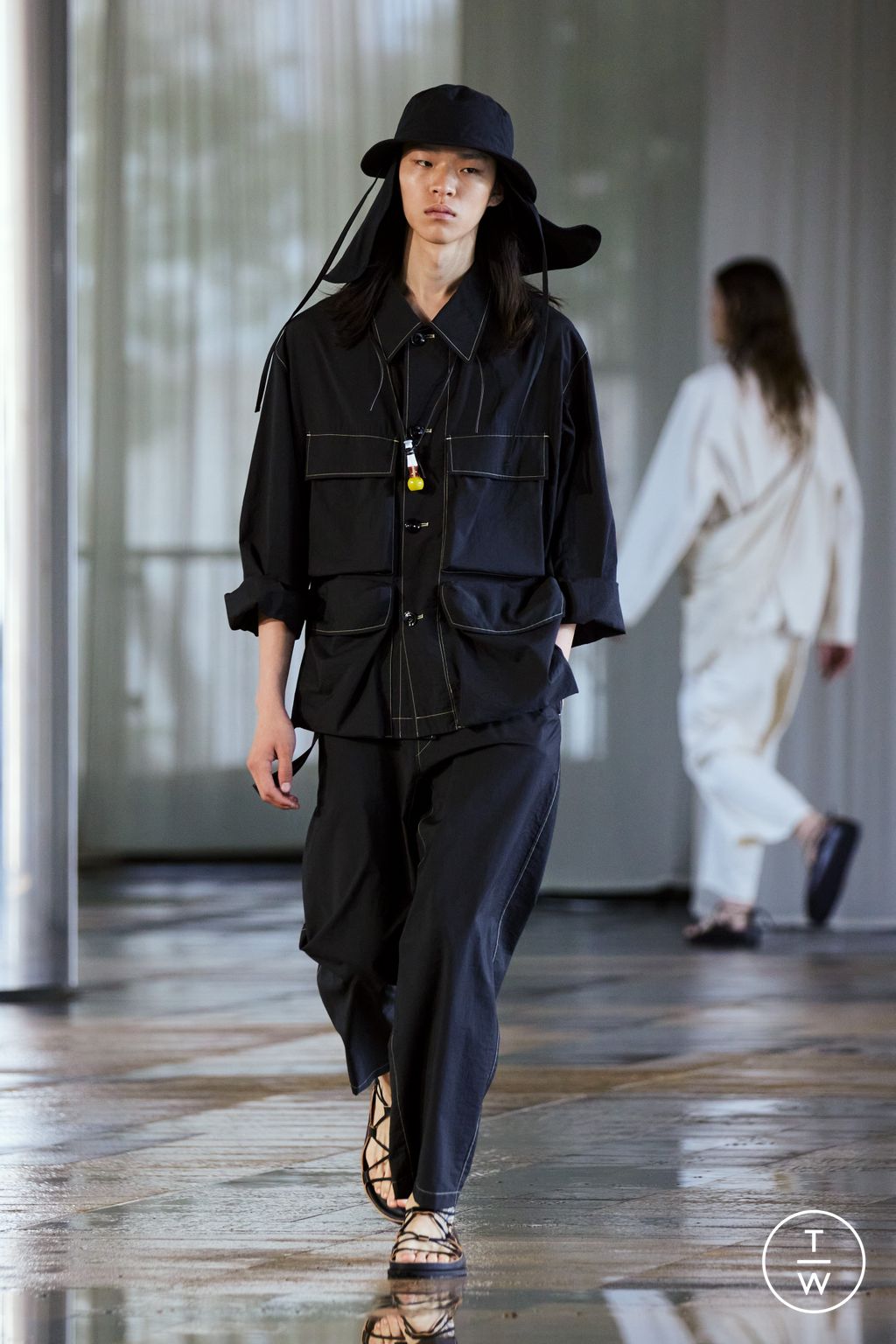 Fashion Week Paris Spring/Summer 2024 look 52 de la collection Lemaire menswear