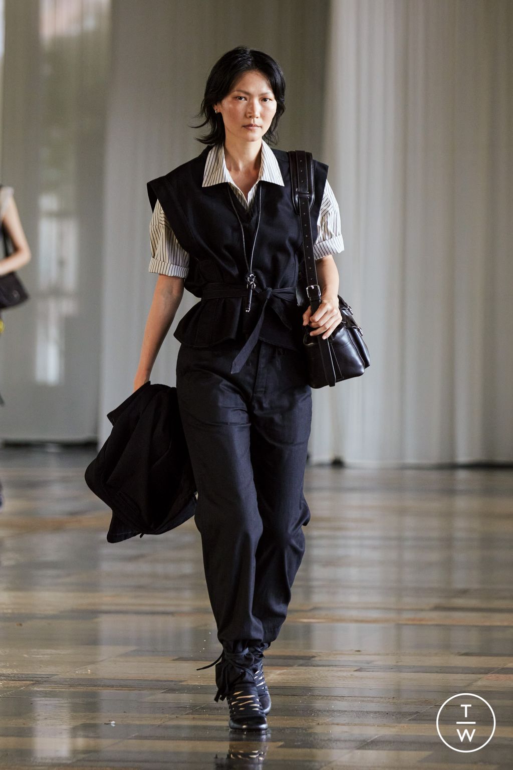 Fashion Week Paris Spring/Summer 2024 look 55 from the Lemaire collection menswear