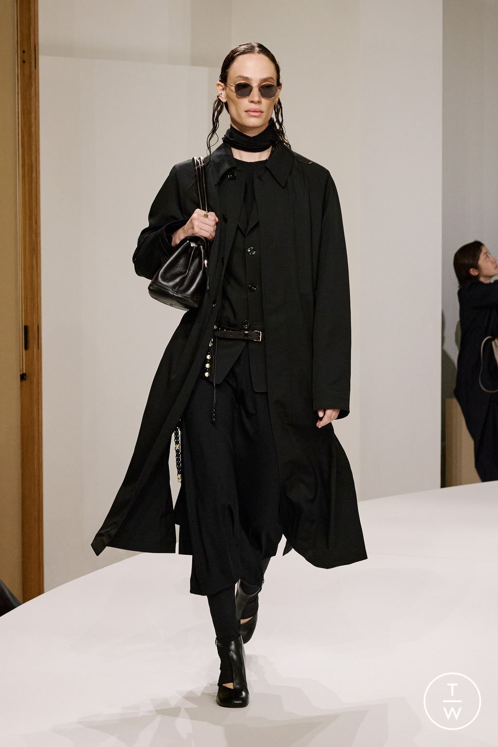 Fashion Week Paris Spring/Summer 2025 look 10 de la collection Lemaire menswear