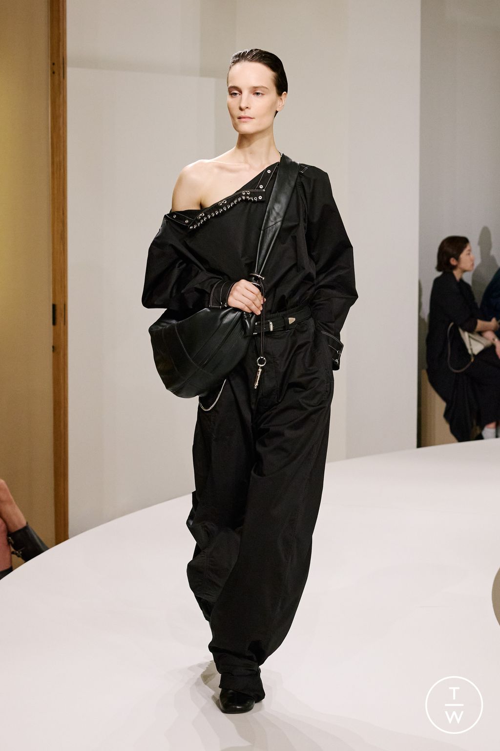 Fashion Week Paris Spring-Summer 2025 look 12 from the Lemaire collection menswear