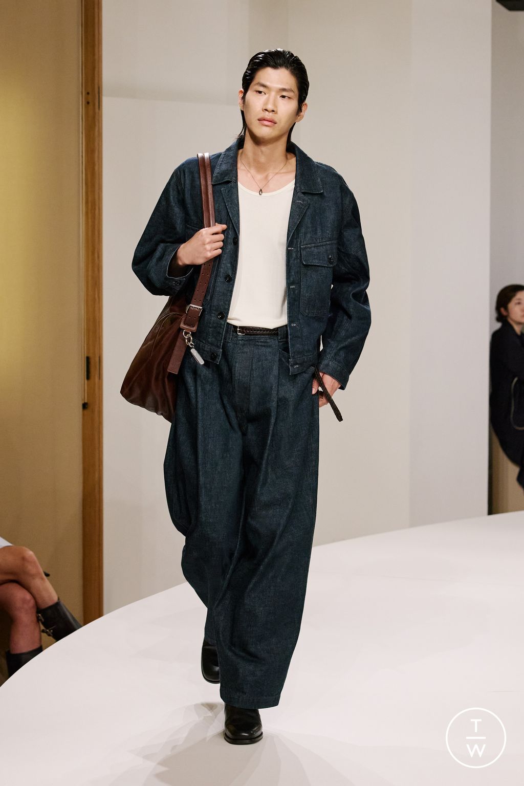 Fashion Week Paris Spring/Summer 2025 look 15 de la collection Lemaire menswear