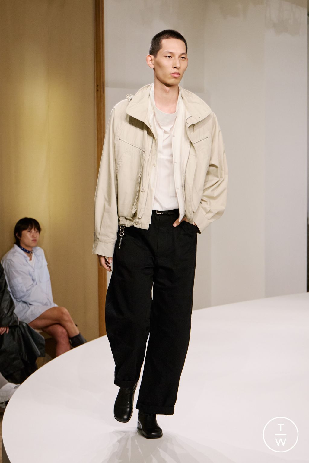Fashion Week Paris Spring-Summer 2025 look 20 de la collection Lemaire menswear