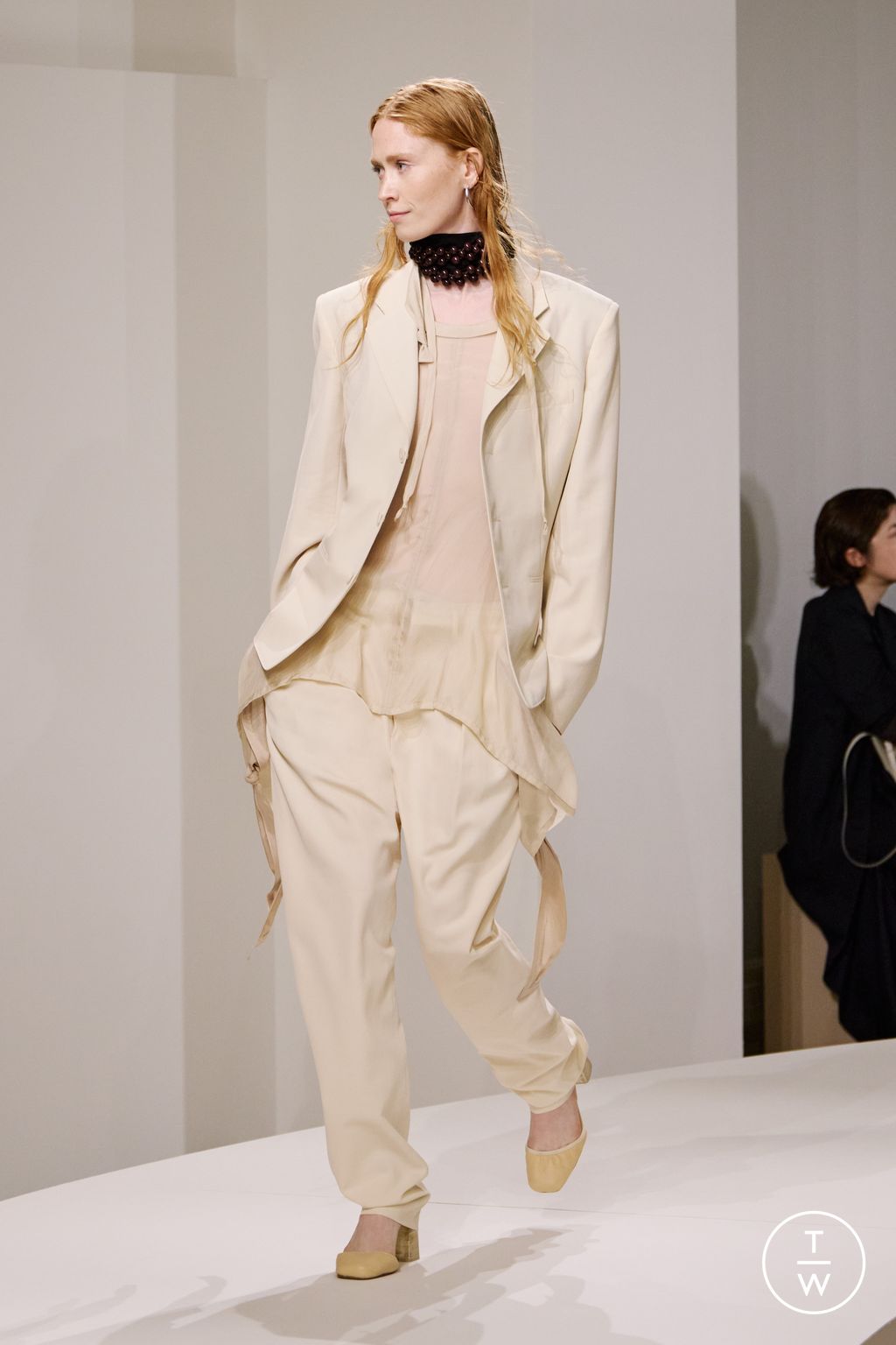 Fashion Week Paris Spring-Summer 2025 look 28 from the Lemaire collection menswear