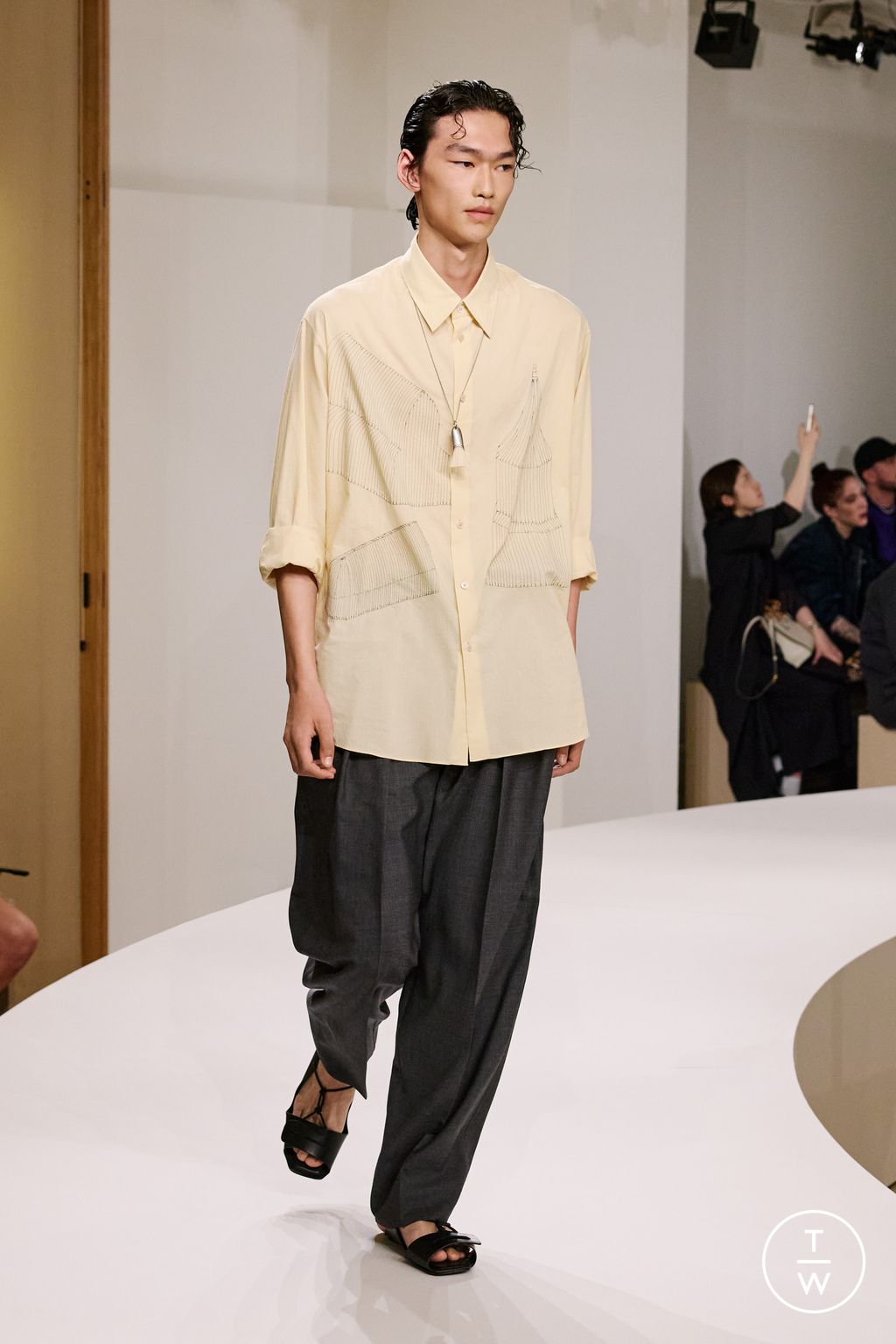 Fashion Week Paris Spring-Summer 2025 look 45 from the Lemaire collection menswear