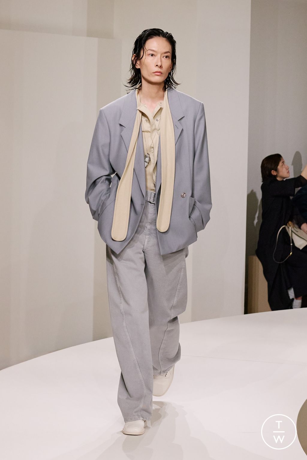 Fashion Week Paris Spring-Summer 2025 look 47 from the Lemaire collection menswear