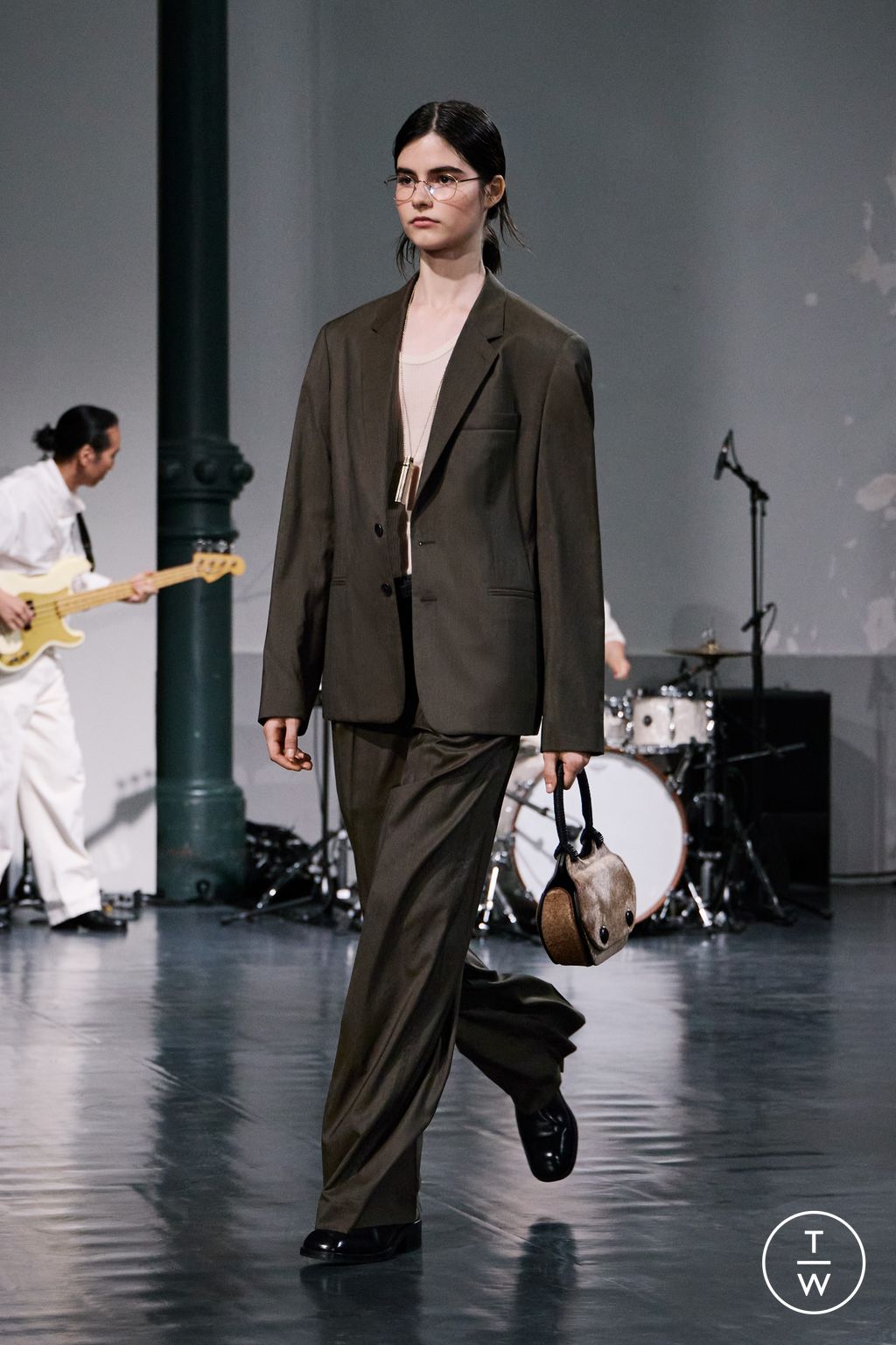 Fashion Week Paris Spring/Summer 2026 look 10 from the Lemaire collection menswear