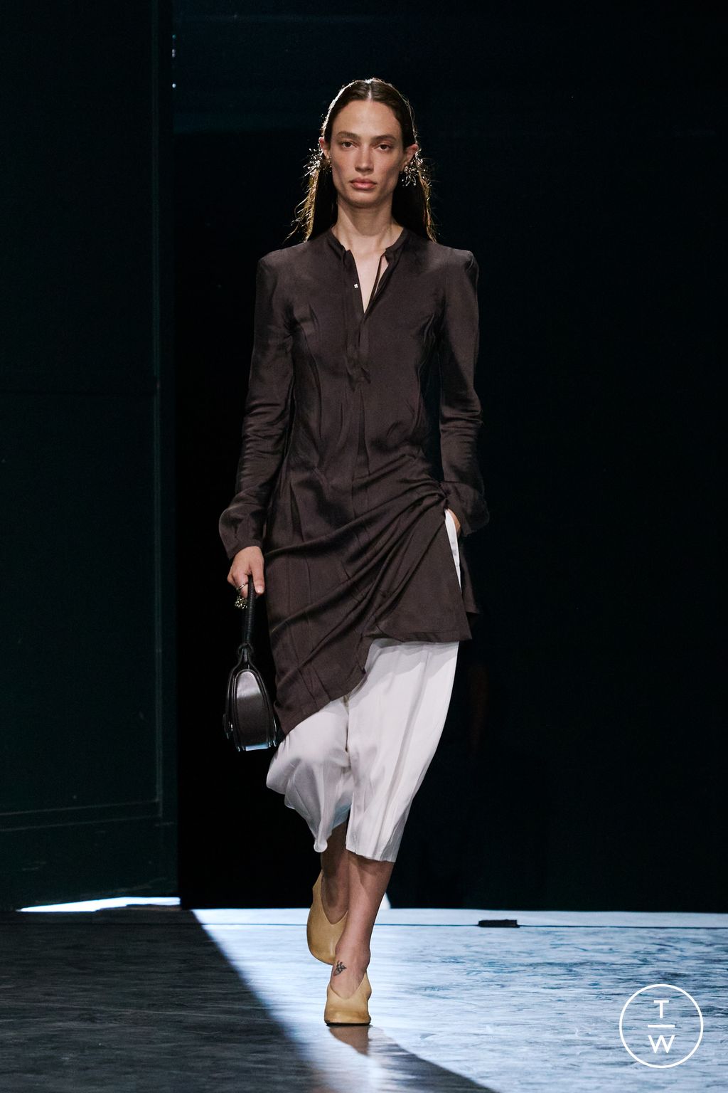 Fashion Week Paris Spring/Summer 2026 look 14 from the Lemaire collection menswear