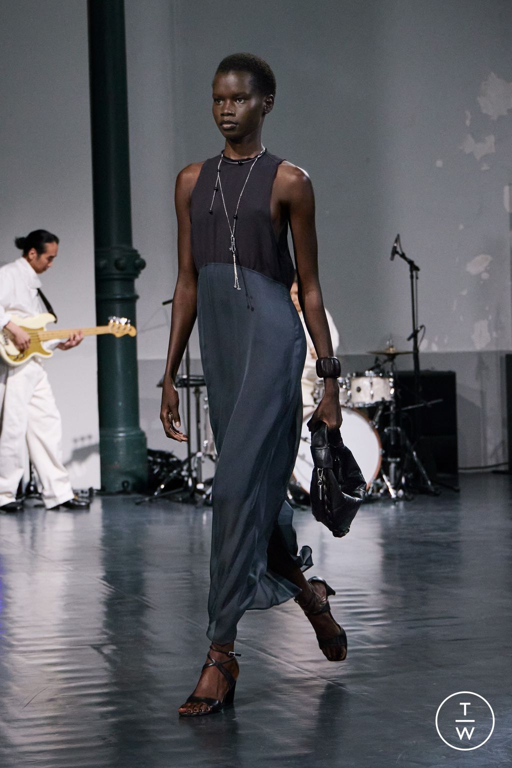 Fashion Week Paris Spring/Summer 2026 look 16 from the Lemaire collection menswear