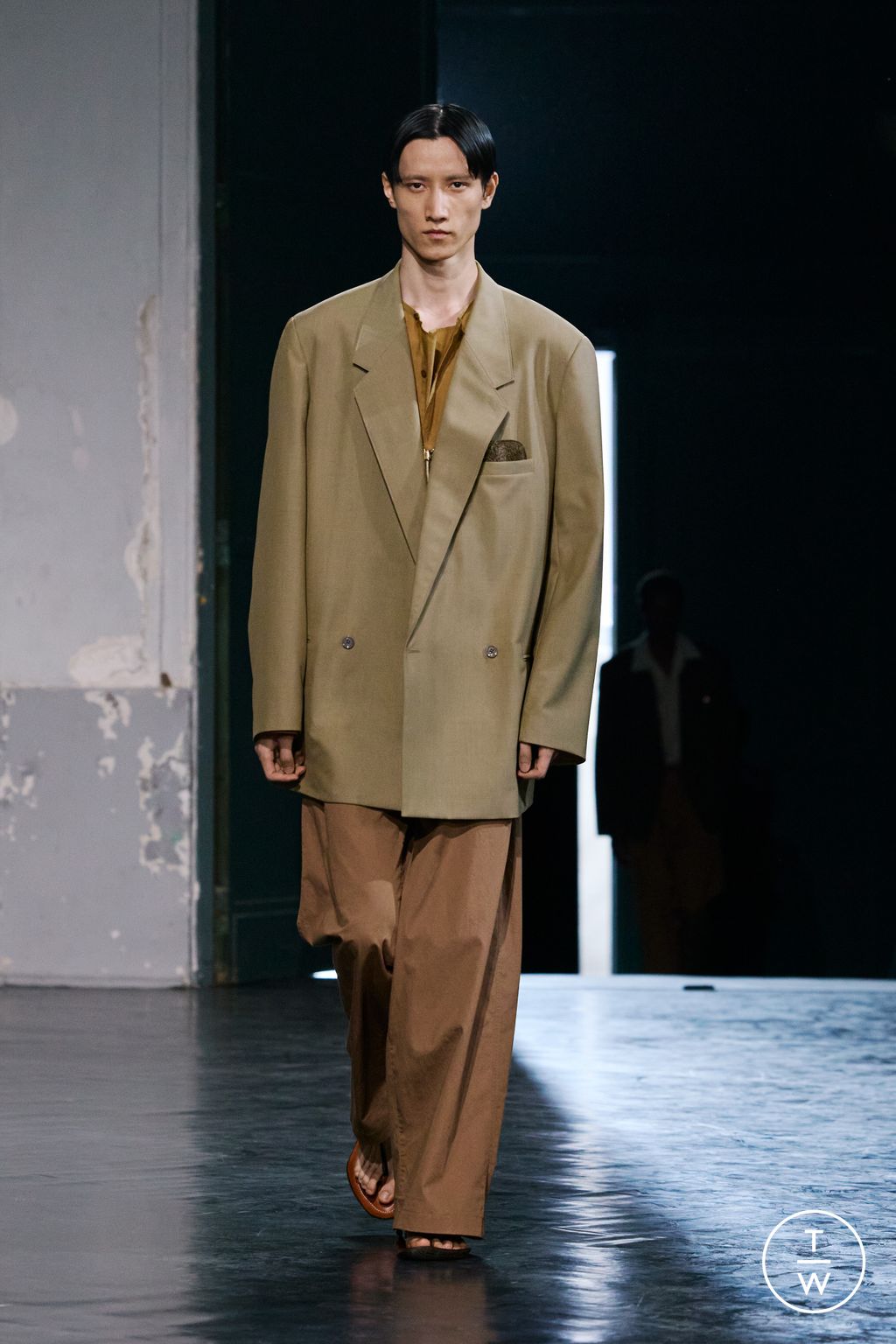 Fashion Week Paris Spring/Summer 2026 look 19 from the Lemaire collection menswear