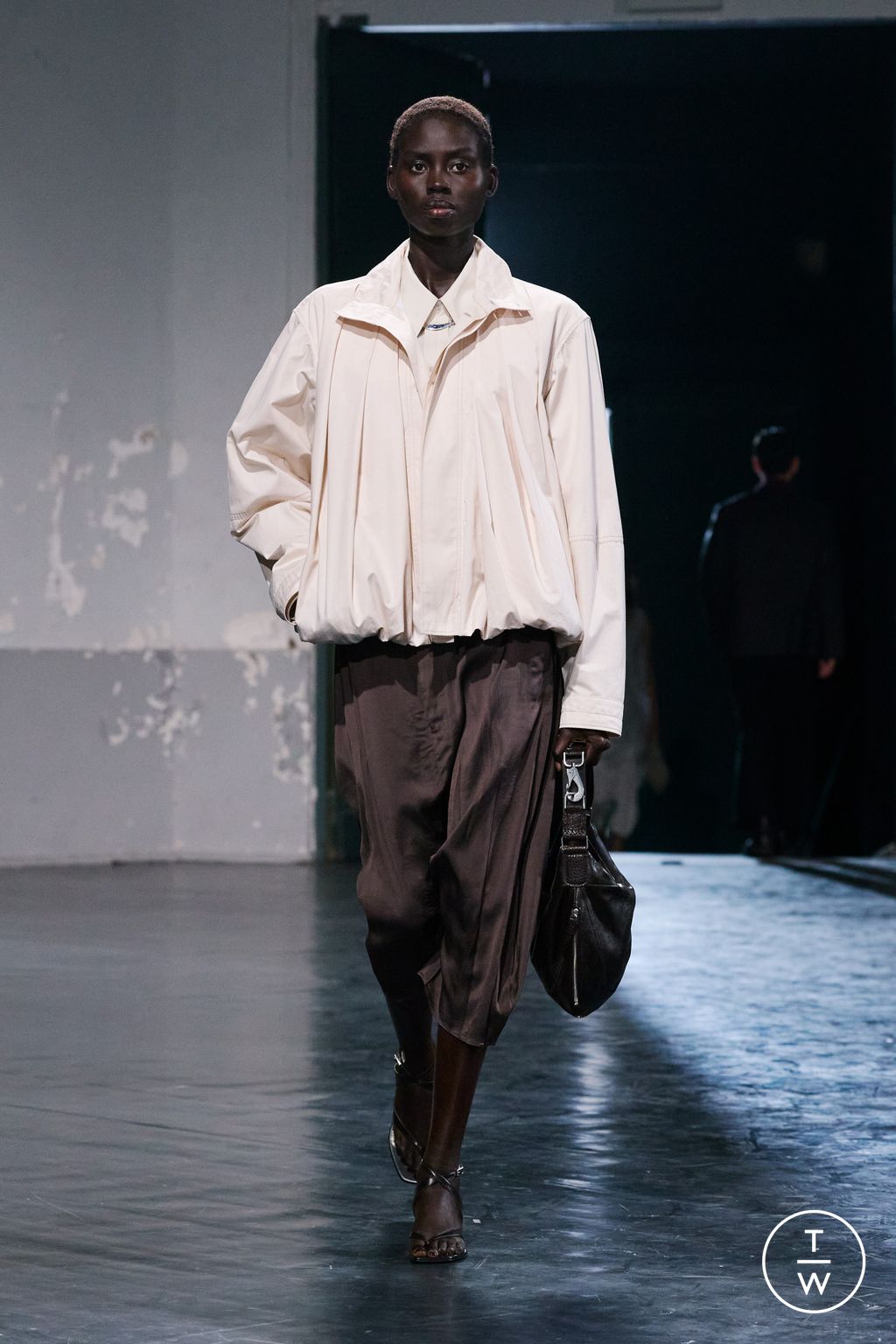 Fashion Week Paris Spring/Summer 2026 look 49 from the Lemaire collection 男装