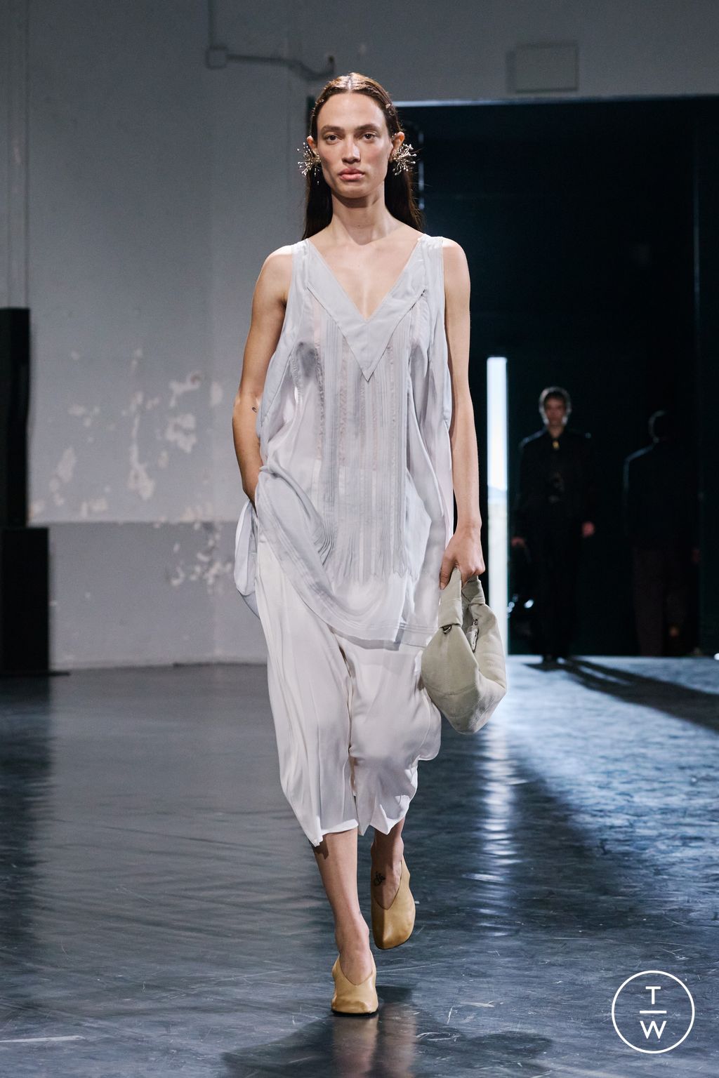 Fashion Week Paris Spring/Summer 2026 look 50 from the Lemaire collection menswear