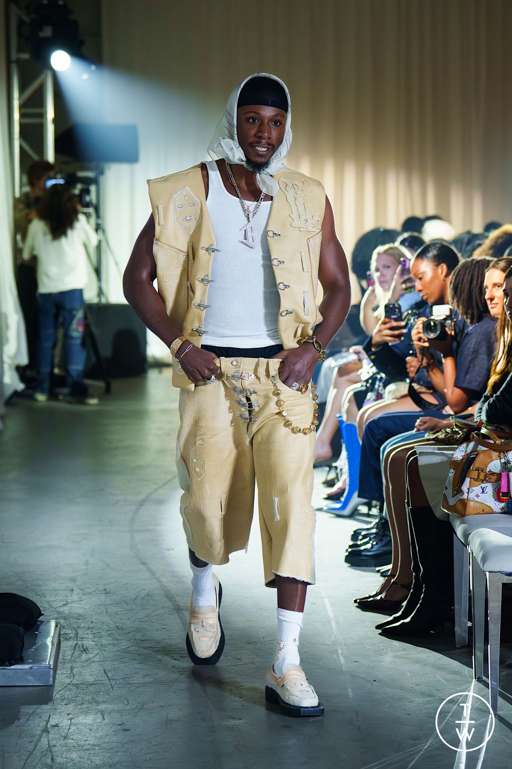 Fashion Week New York Spring/Summer 2026 look 2 from the L'Enchanteur collection womenswear