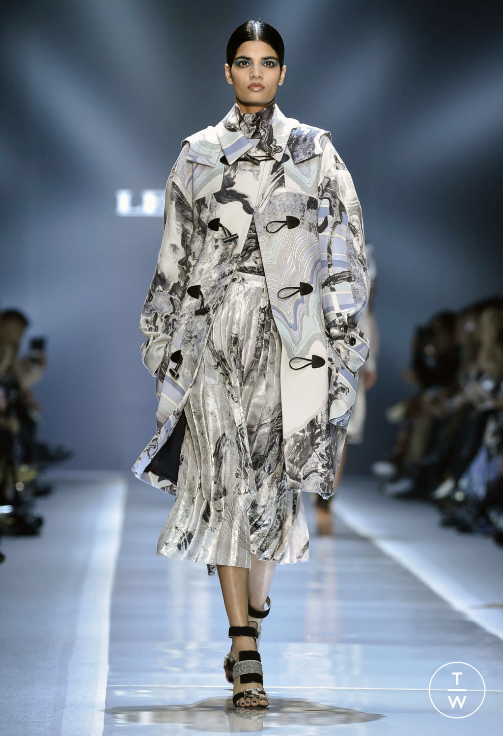 Fashion Week Paris Fall/Winter 2017 look 3 de la collection Leonard Paris womenswear