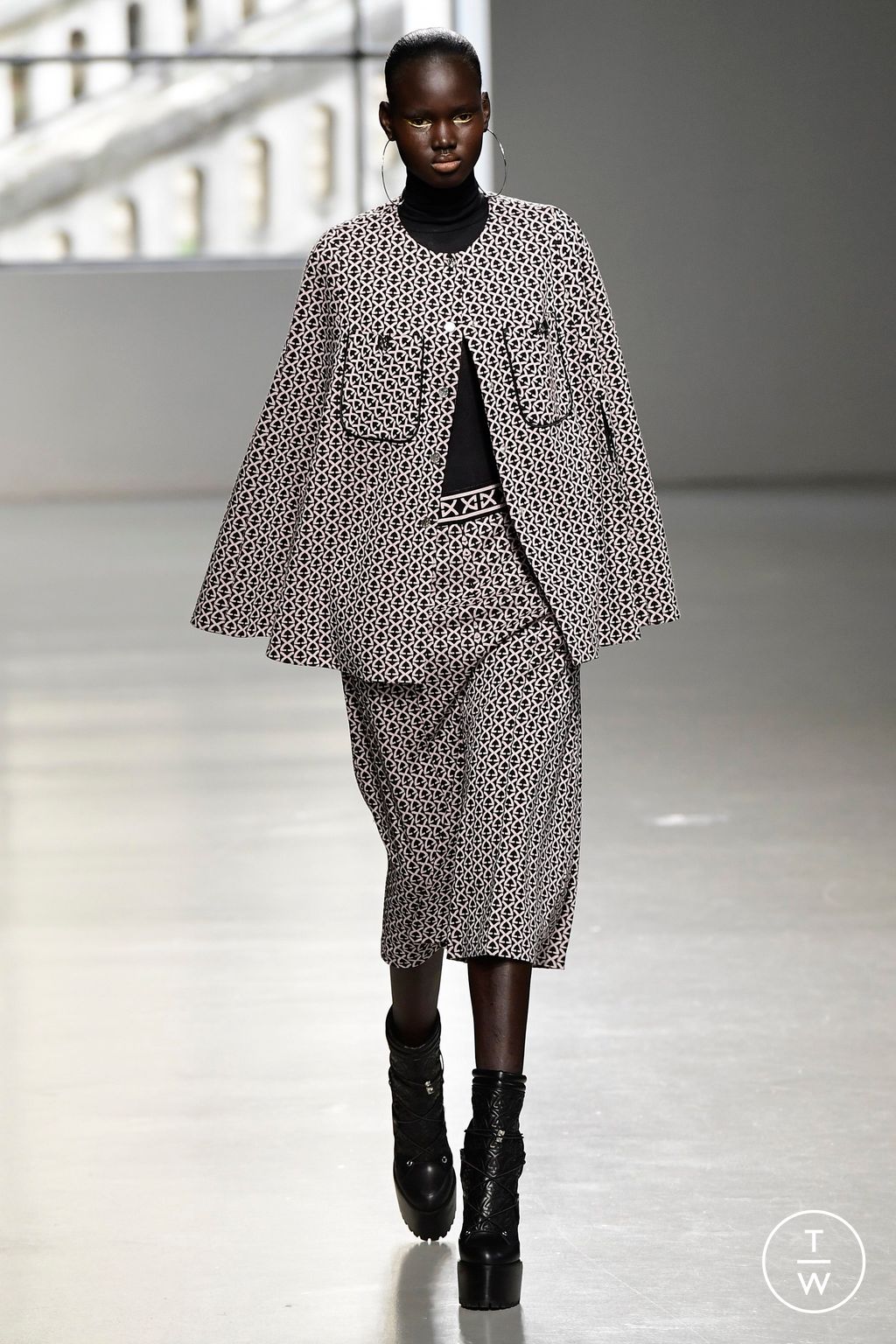Fashion Week Paris Fall/Winter 2023 look 1 from the Leonard Paris collection 女装