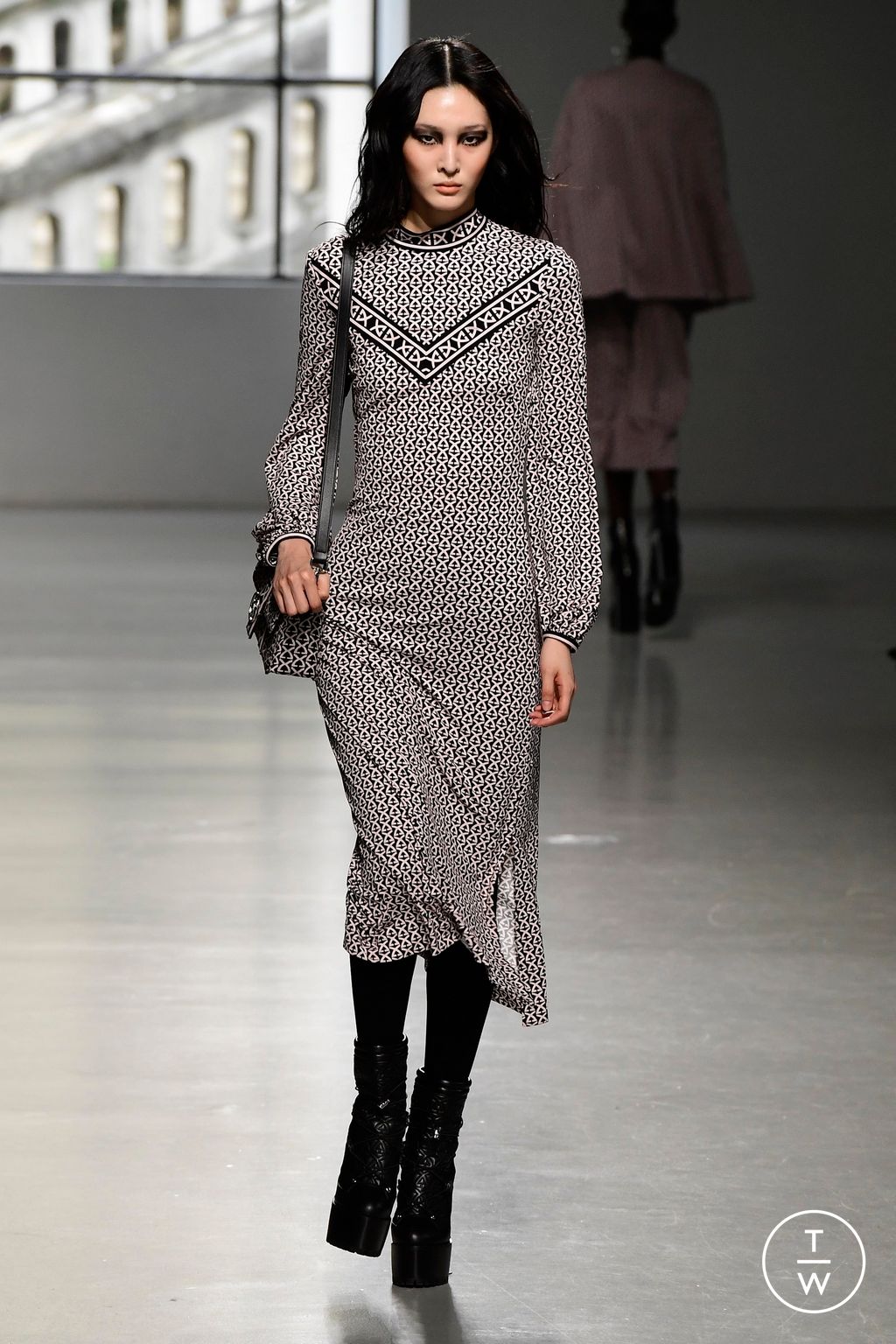Fashion Week Paris Fall/Winter 2023 look 3 from the Leonard Paris collection womenswear