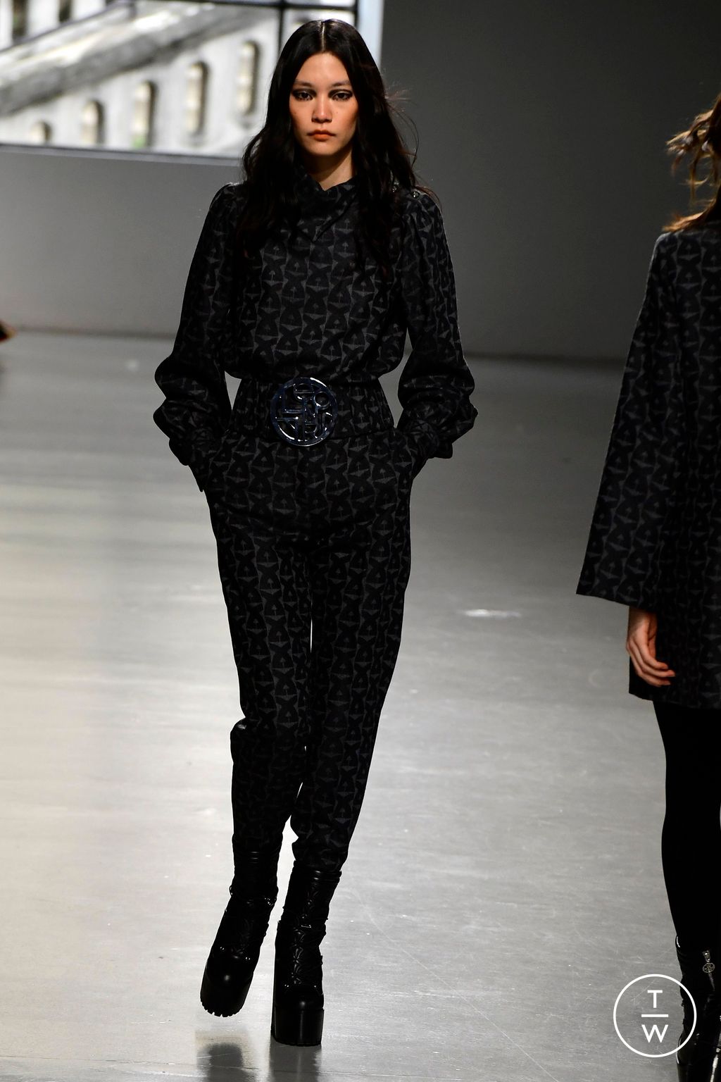 Fashion Week Paris Fall/Winter 2023 look 25 from the Leonard Paris collection 女装