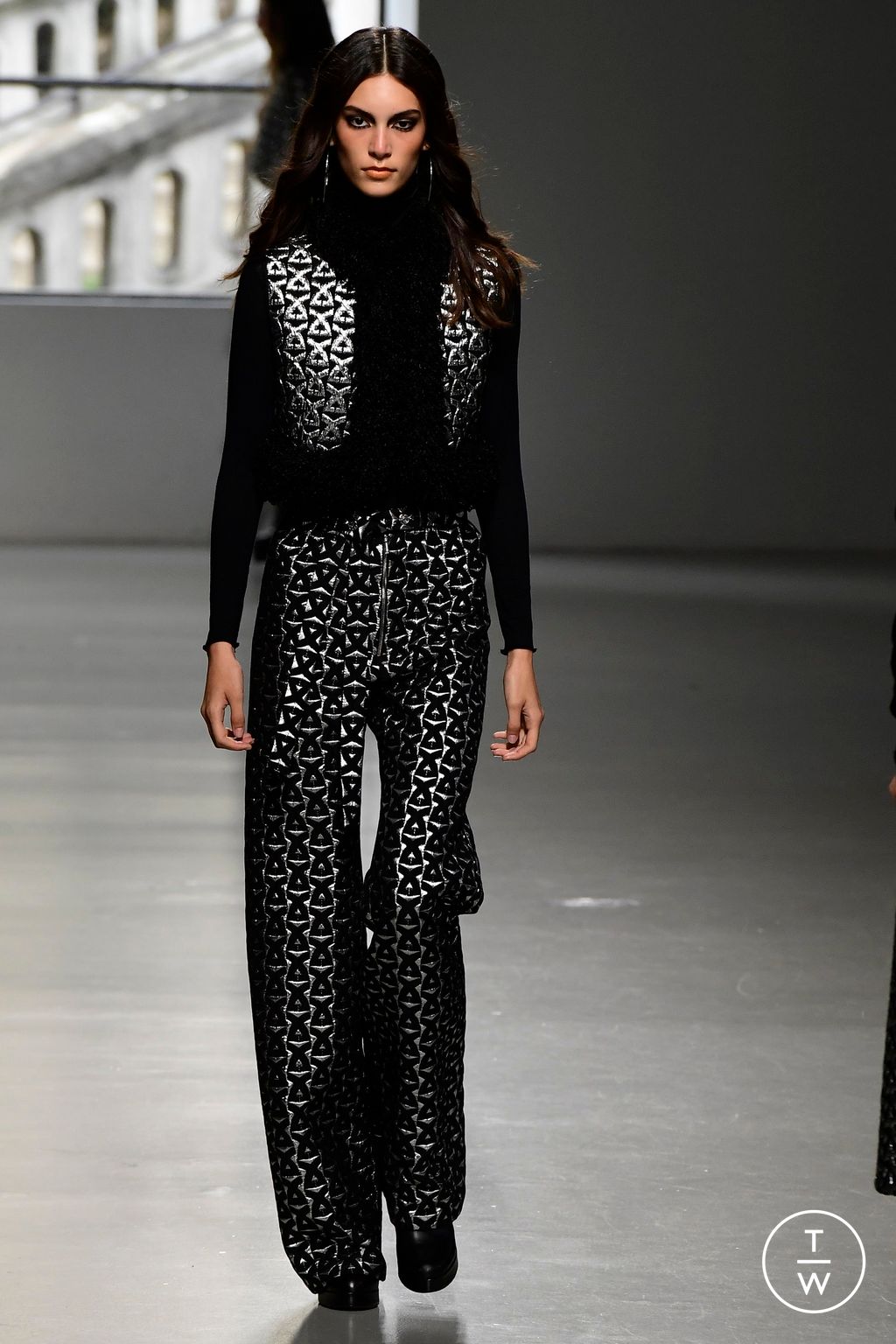 Fashion Week Paris Fall/Winter 2023 look 35 from the Leonard Paris collection 女装