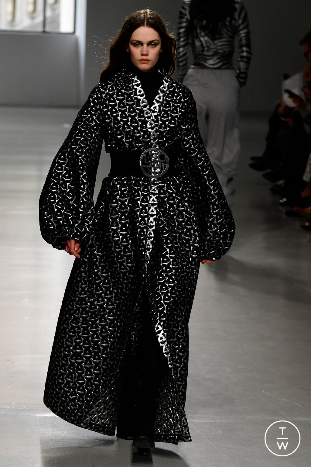 Fashion Week Paris Fall/Winter 2023 look 37 from the Leonard Paris collection womenswear