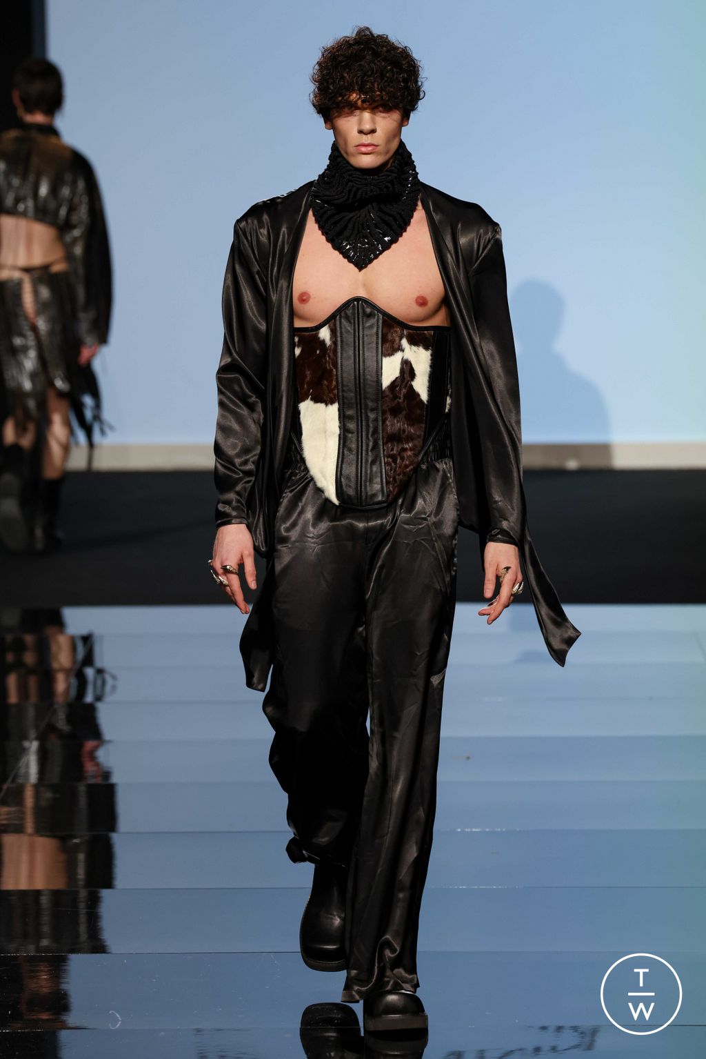 Fashion Week Milan Fall/Winter 2024 look 11 from the LEONARDOVALENTINI collection womenswear