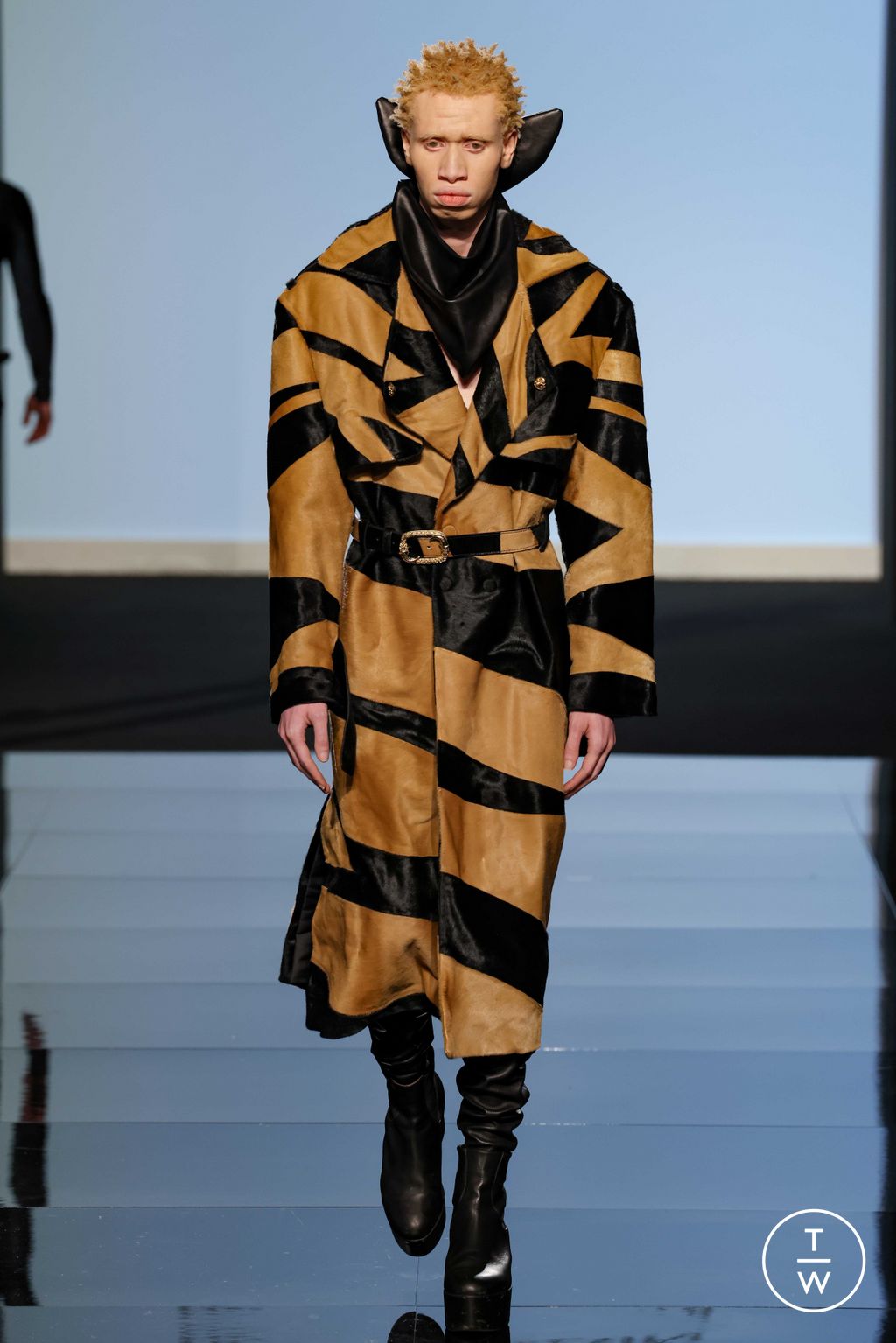 Fashion Week Milan Fall/Winter 2024 look 26 from the LEONARDOVALENTINI collection 女装