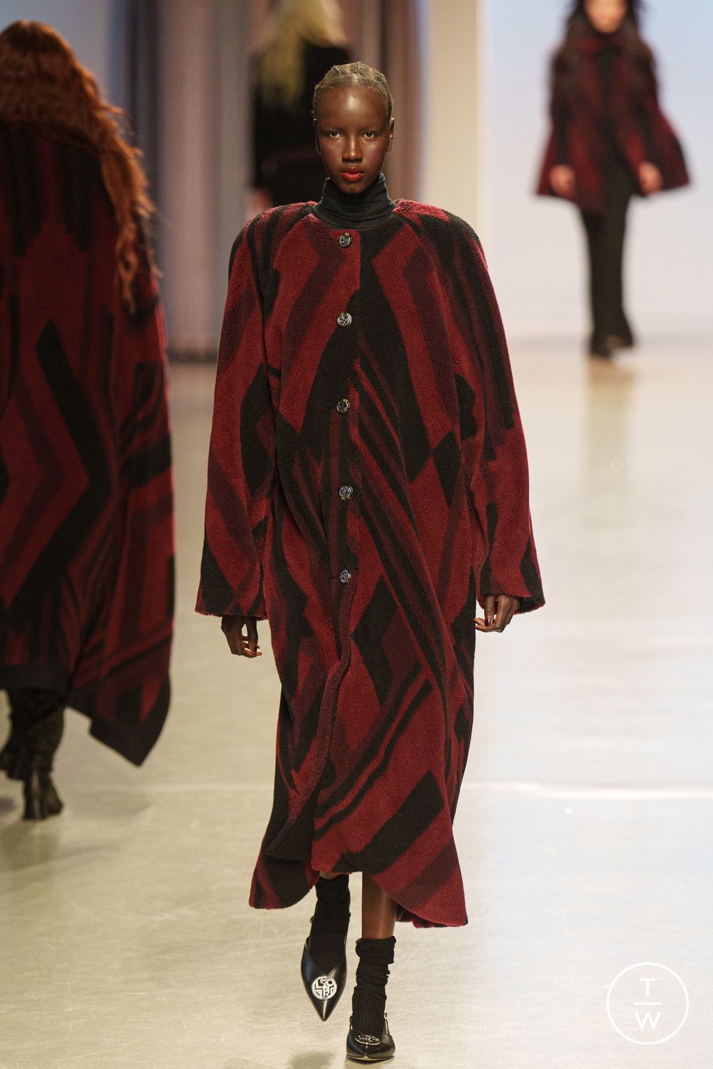 Fashion Week Paris Fall/Winter 2024 look 8 from the Leonard Paris collection 女装