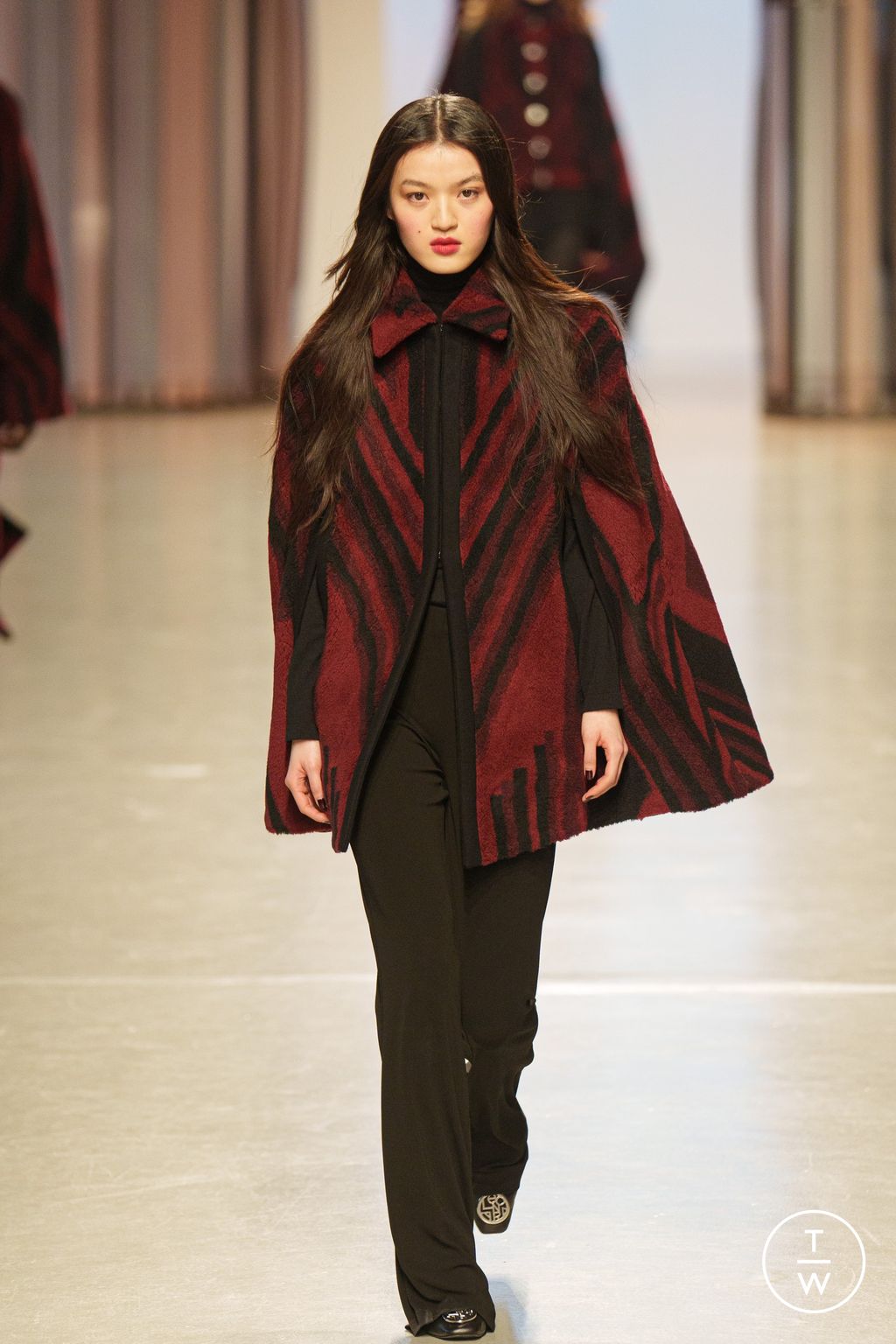 Fashion Week Paris Fall/Winter 2024 look 9 de la collection Leonard Paris womenswear