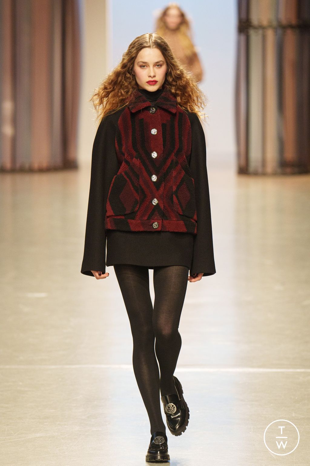 Fashion Week Paris Fall/Winter 2024 look 10 from the Leonard Paris collection womenswear