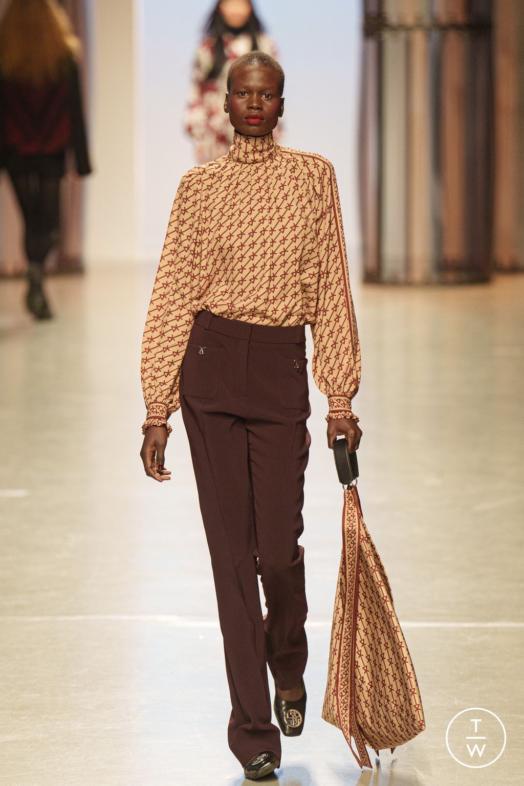 Fashion Week Paris Fall/Winter 2024 look 12 from the Leonard Paris collection 女装