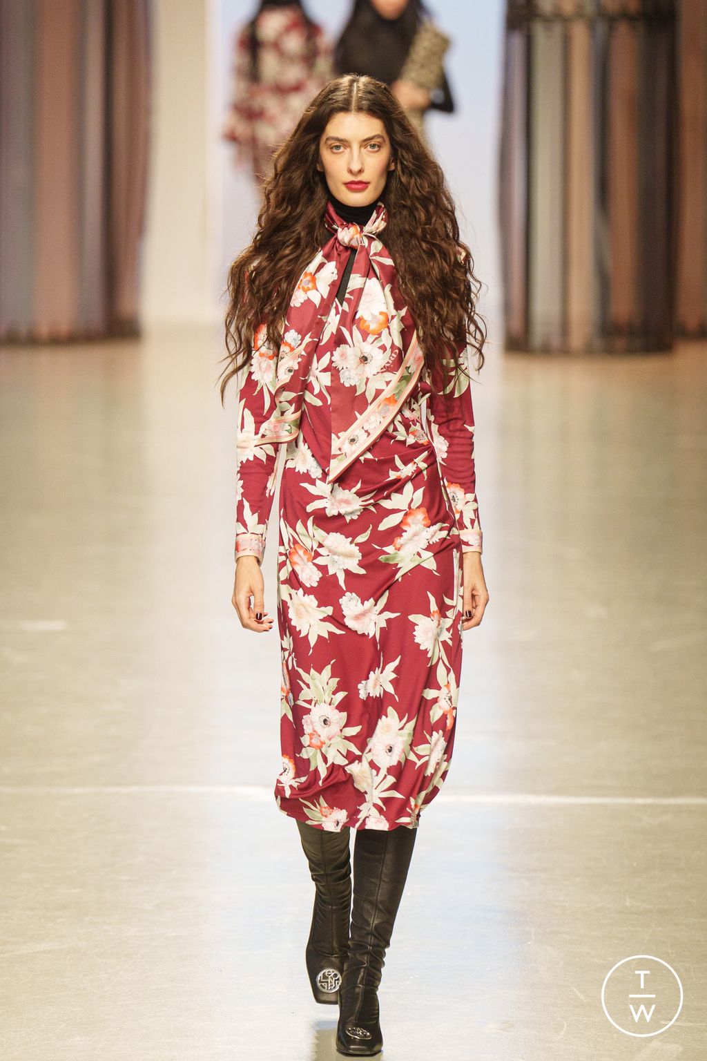 Fashion Week Paris Fall/Winter 2024 look 15 from the Leonard Paris collection 女装