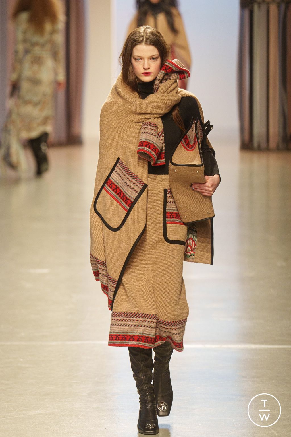 Fashion Week Paris Fall/Winter 2024 look 23 from the Leonard Paris collection 女装