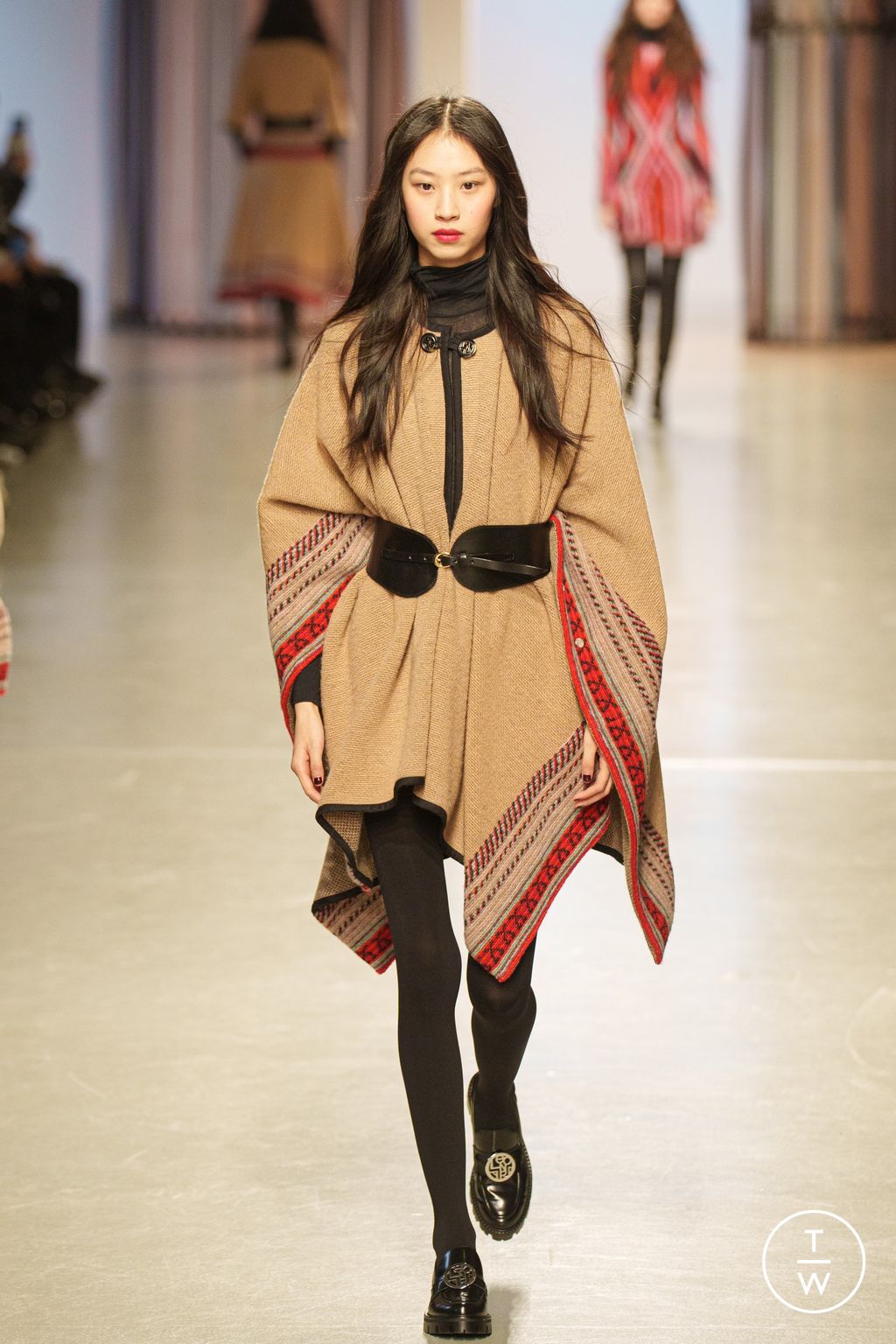 Fashion Week Paris Fall/Winter 2024 look 24 de la collection Leonard Paris womenswear