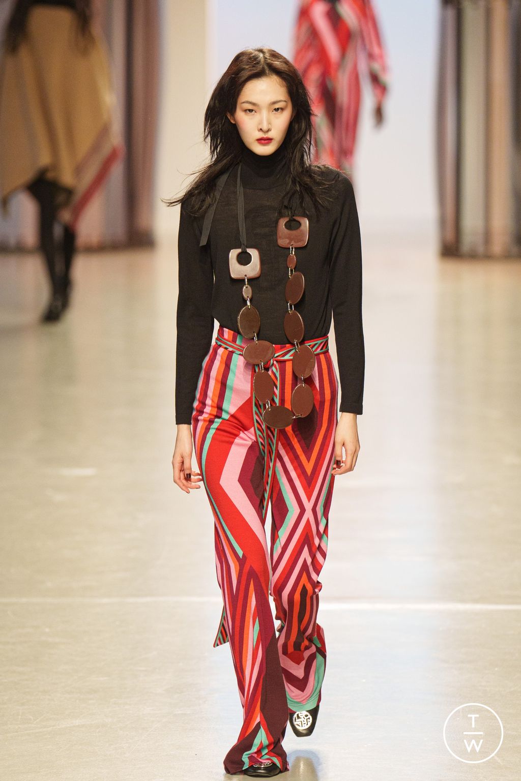 Fashion Week Paris Fall/Winter 2024 look 26 from the Leonard Paris collection 女装