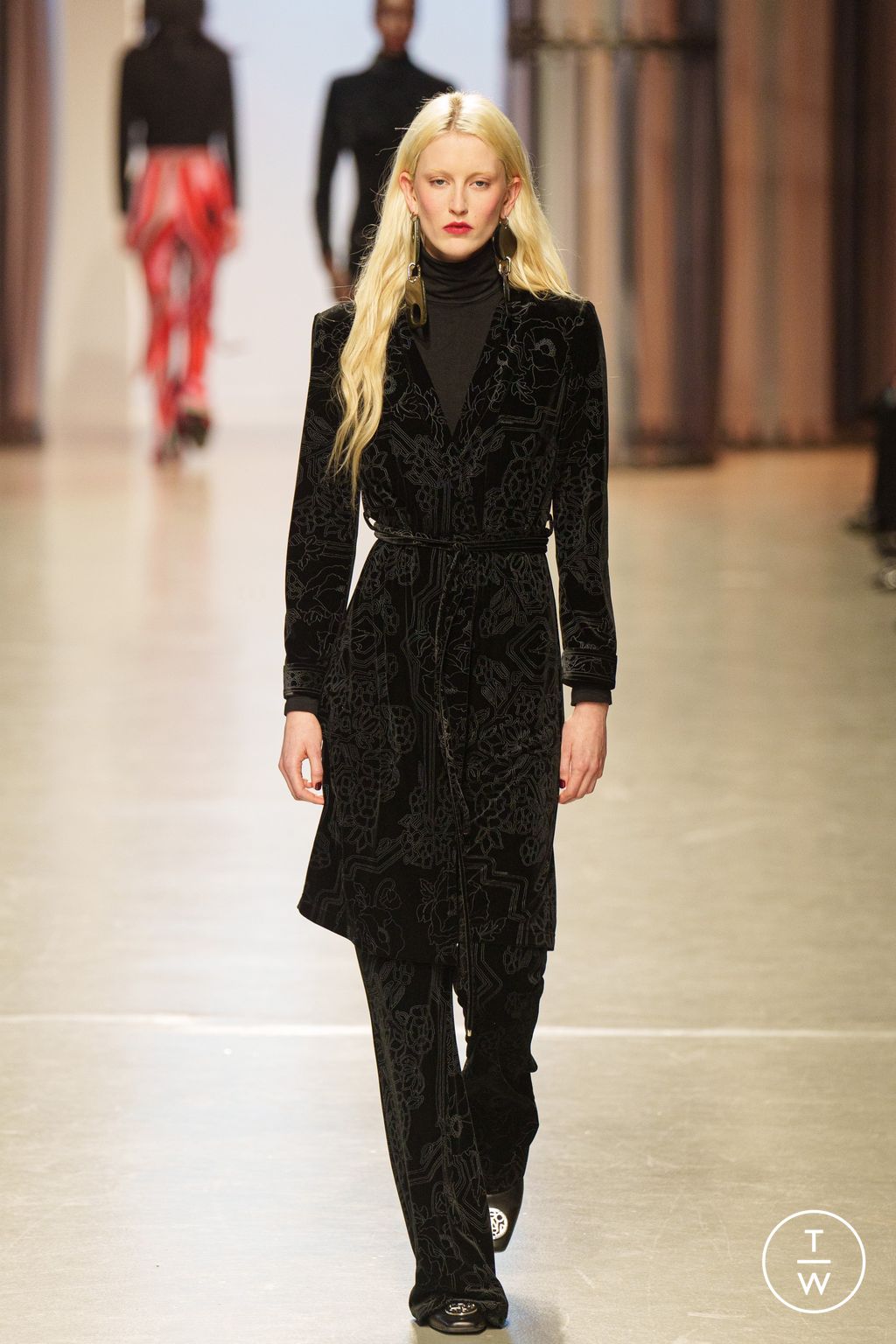 Fashion Week Paris Fall/Winter 2024 look 28 from the Leonard Paris collection 女装
