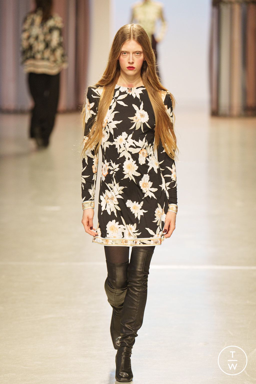 Fashion Week Paris Fall/Winter 2024 look 33 de la collection Leonard Paris womenswear