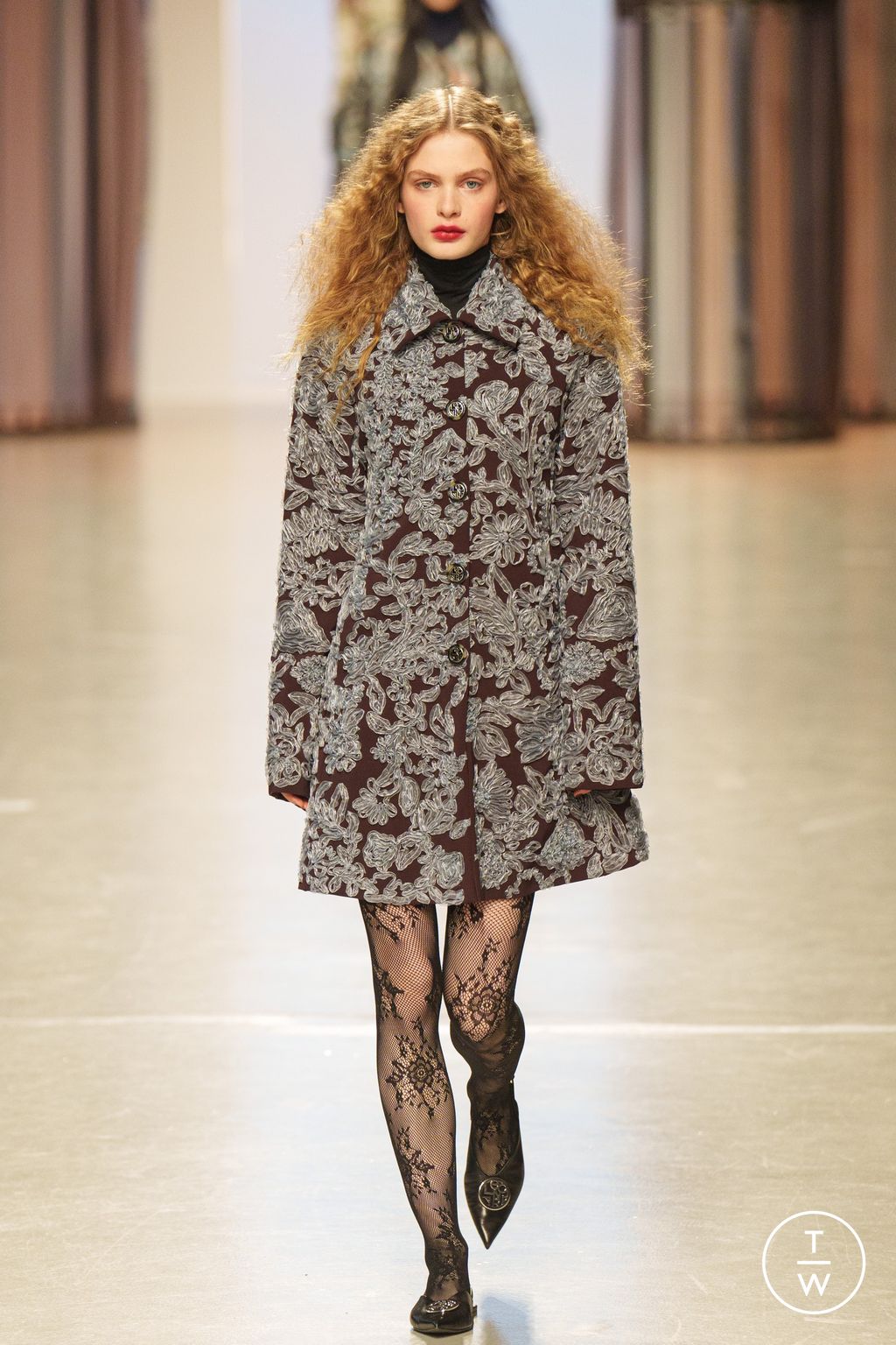 Fashion Week Paris Fall/Winter 2024 look 37 from the Leonard Paris collection 女装
