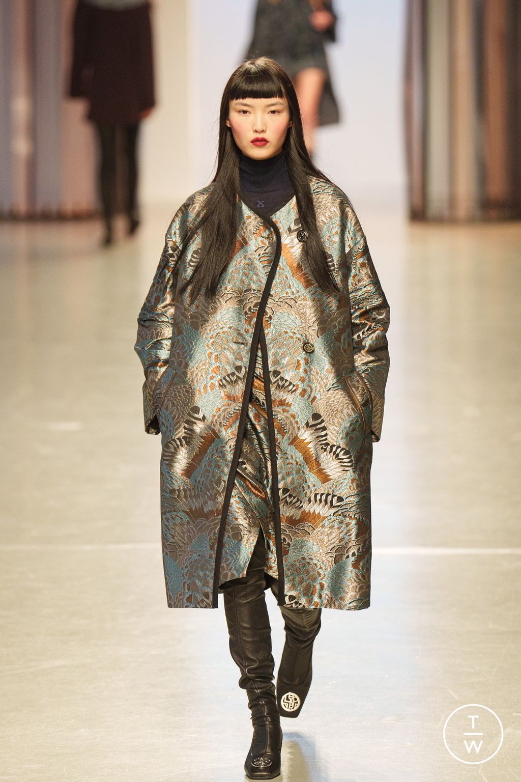 Fashion Week Paris Fall/Winter 2024 look 38 from the Leonard Paris collection 女装