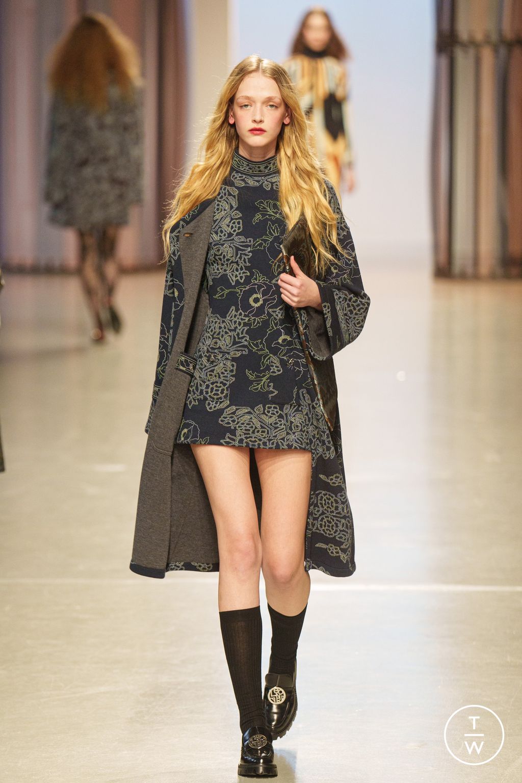 Fashion Week Paris Fall/Winter 2024 look 39 from the Leonard Paris collection 女装