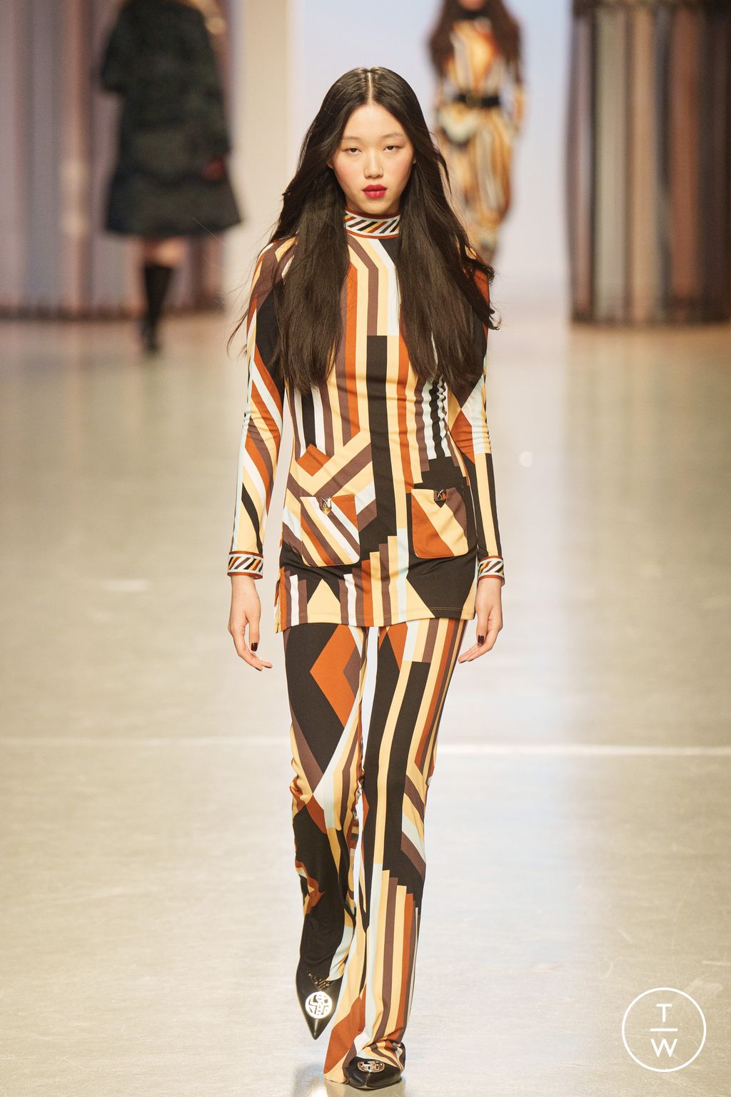 Fashion Week Paris Fall/Winter 2024 look 41 from the Leonard Paris collection 女装